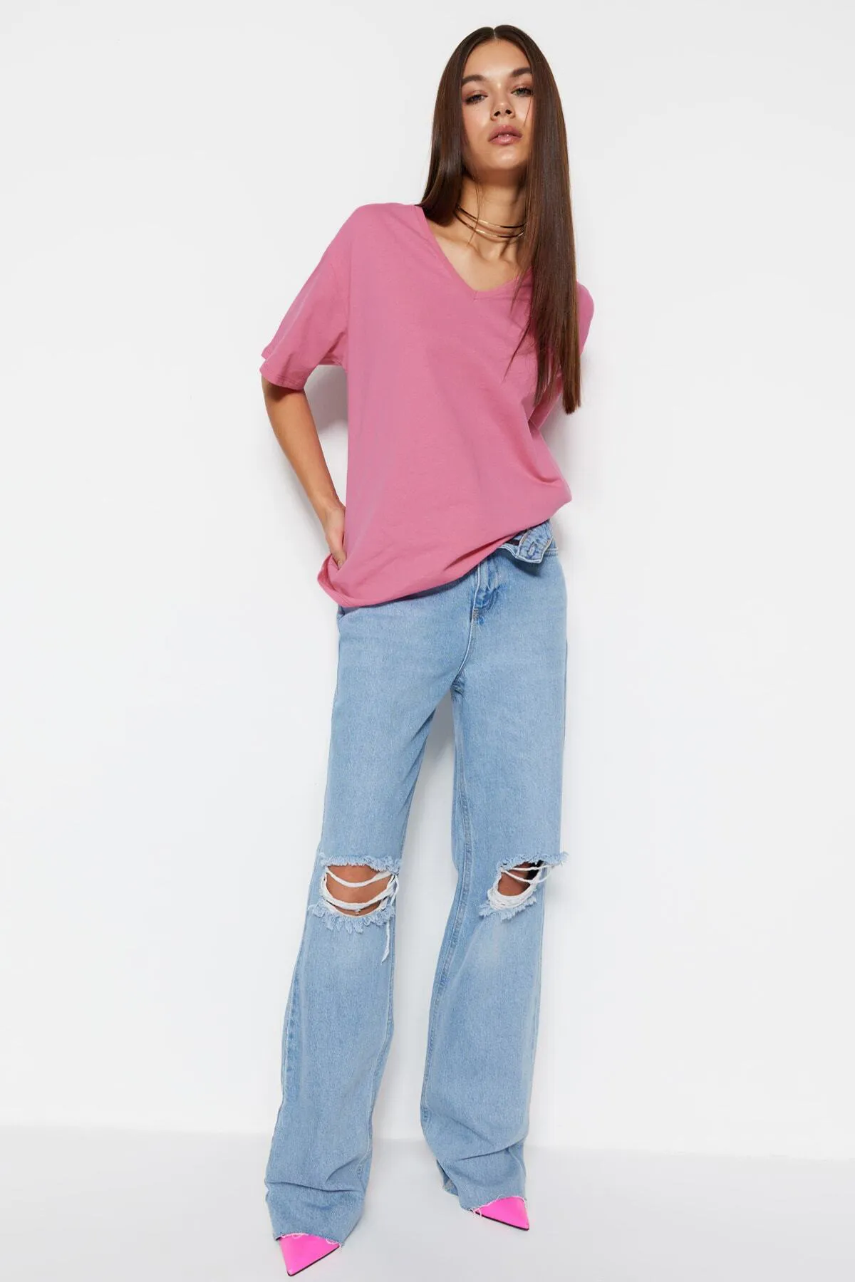 Trendyol Collection  Rosa, 100 % Baumwolle, Oversize/Weite Passform, V-Ausschnitt, Strick-T-Shirt TWOSS23TS00003