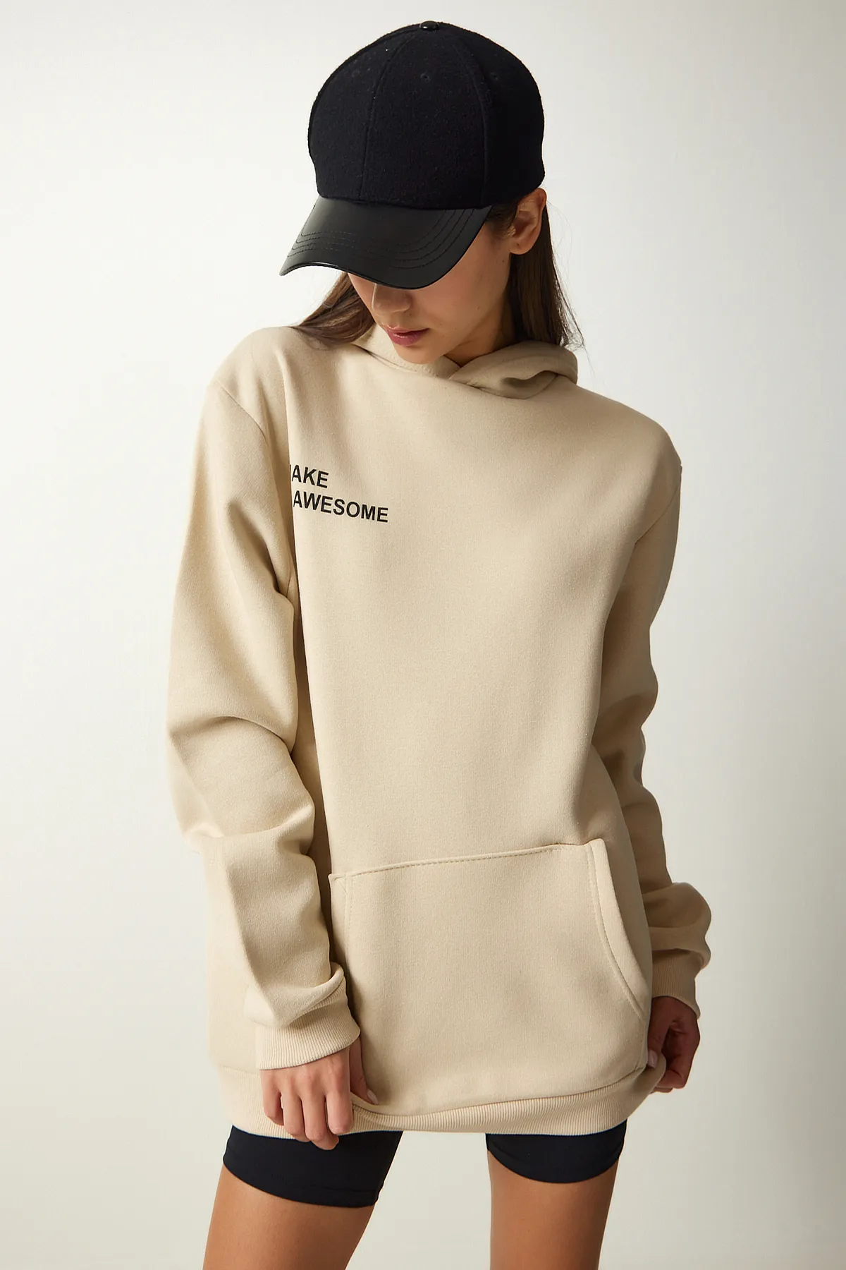Happiness İstanbul  Beigefarbenes Damen-Sweatshirt mit Schalkragen und Kapuze OW00009