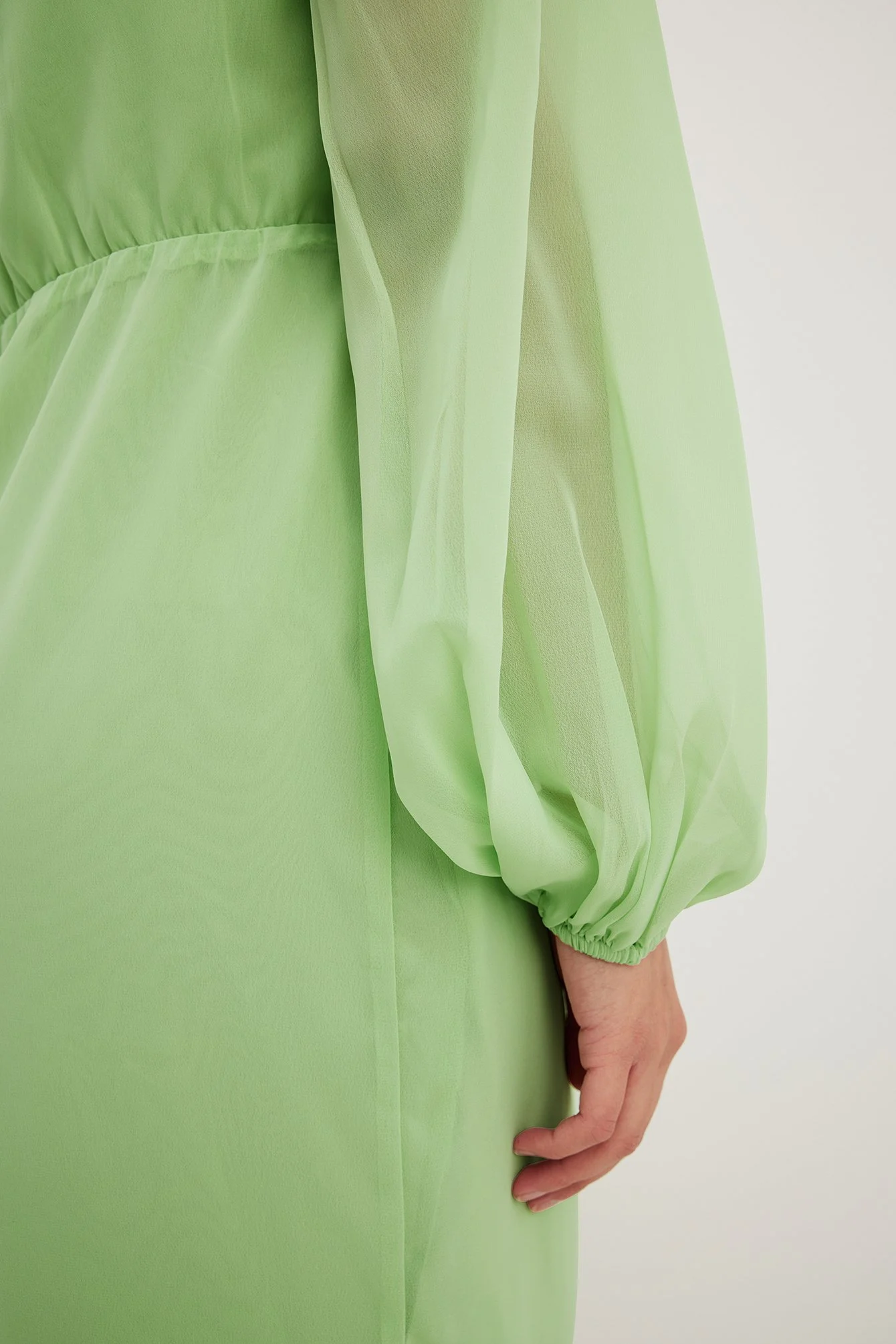Einseitig schulterfreies Maxikleid aus Chiffon