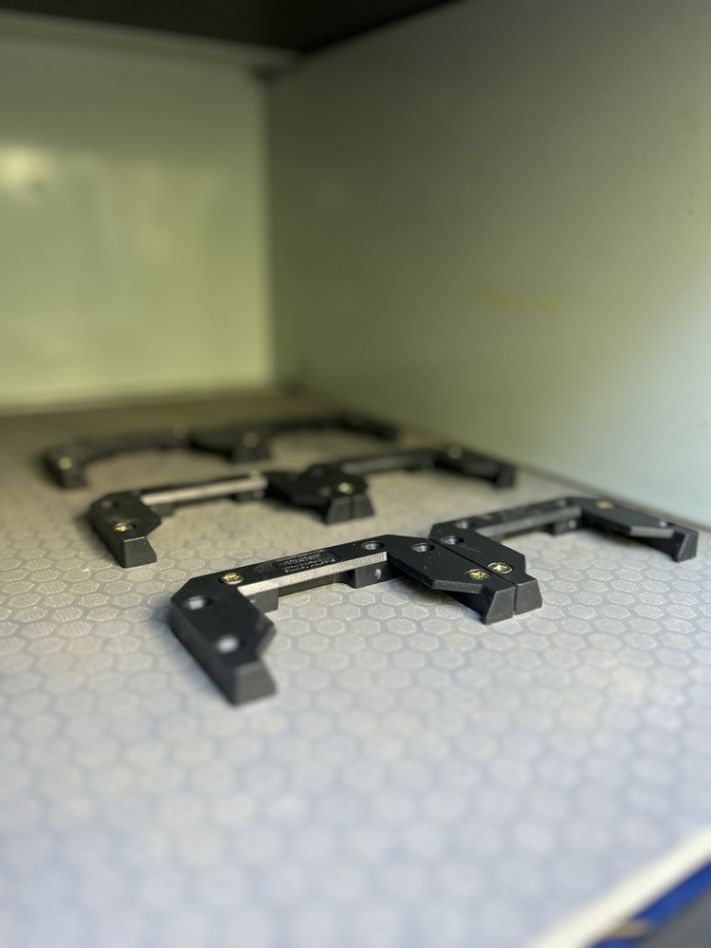StealthMounts OM-LOCL-BLK-6 CRNE kopče i stopice - nosači V2 (pakiranje od 6 komada) - maloprodaja