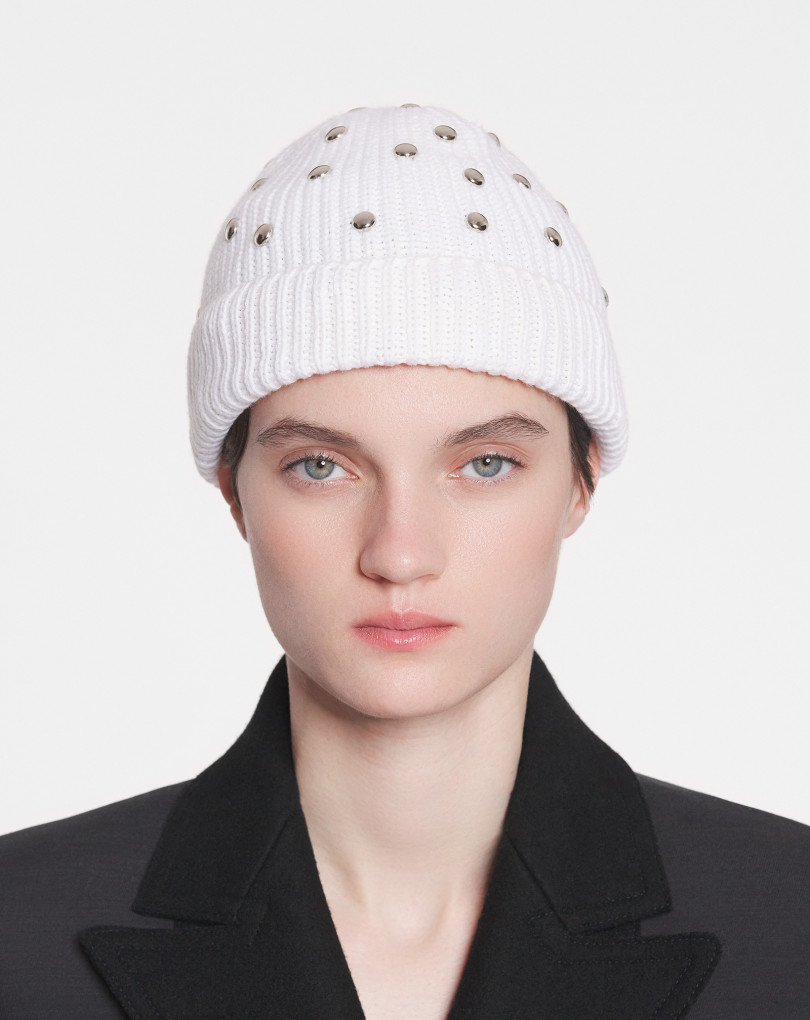 BONNET EN LAINE AVEC STUDS