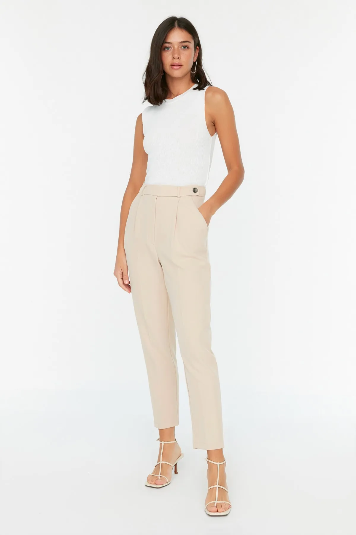 Trendyol Collection  Ecrufarbene Crop-Strickbluse mit Rundhalsausschnitt