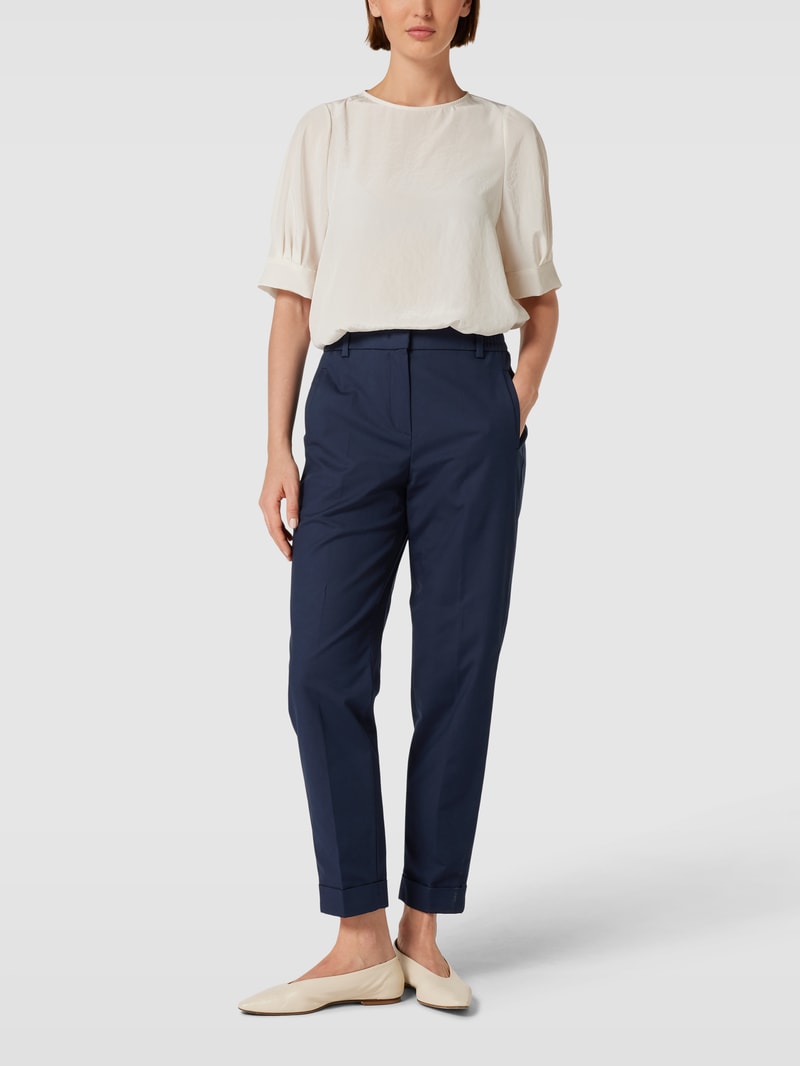 Bundfaltenhose mit seitlichen Eingrifftaschen Modell 'Aiana' in marineblau