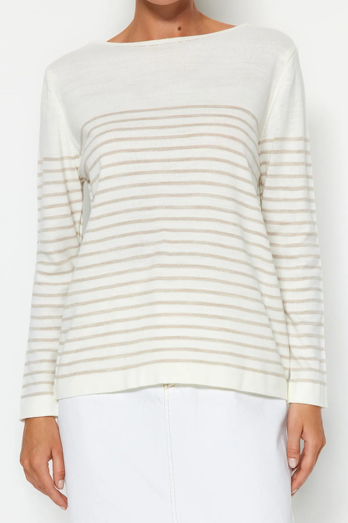 Trendyol Collection  Ecrufarbener Basic-Strickpullover mit Streifen TWOAW23KZ01846