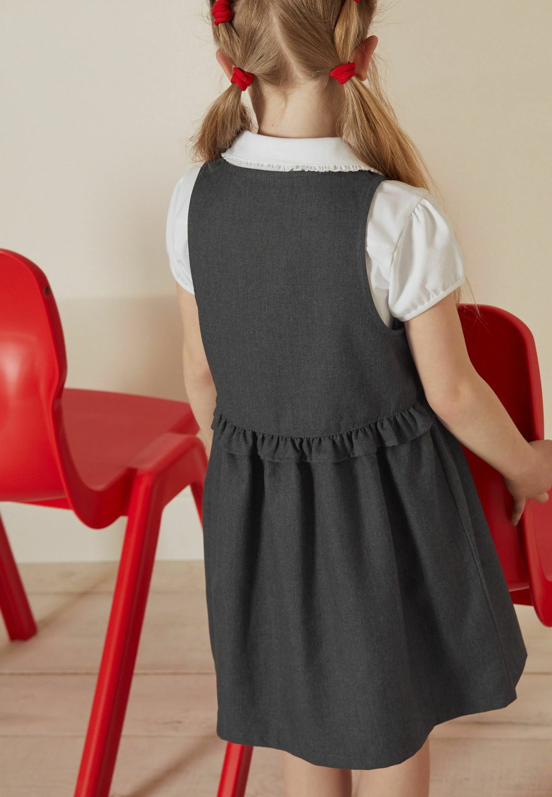 Siguiente DELINQUE COLEGIAL CON CREMALLERA DELANTERA Y VOLANTE EN LA CINTURA - Vestido de verano