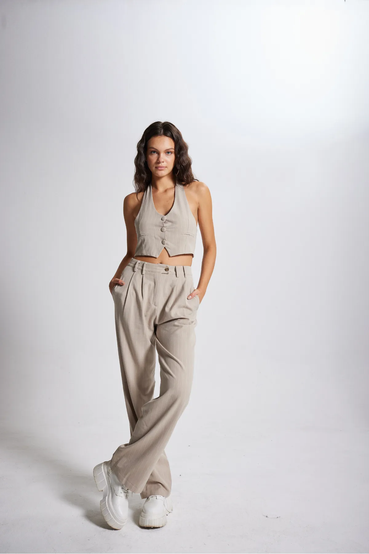 HOLLY LOLLY  Gestreifte Stoffhose mit hoher Taille in Beige