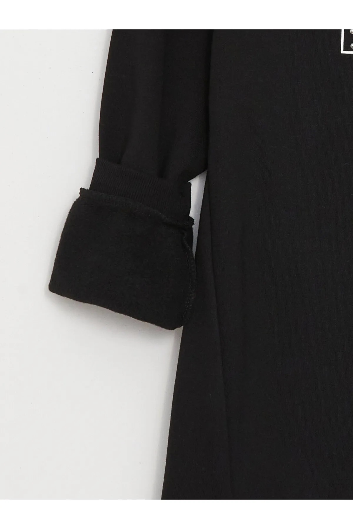 LC Waikiki  Langärmliges, besticktes Mädchenkleid mit Rundhalsausschnitt