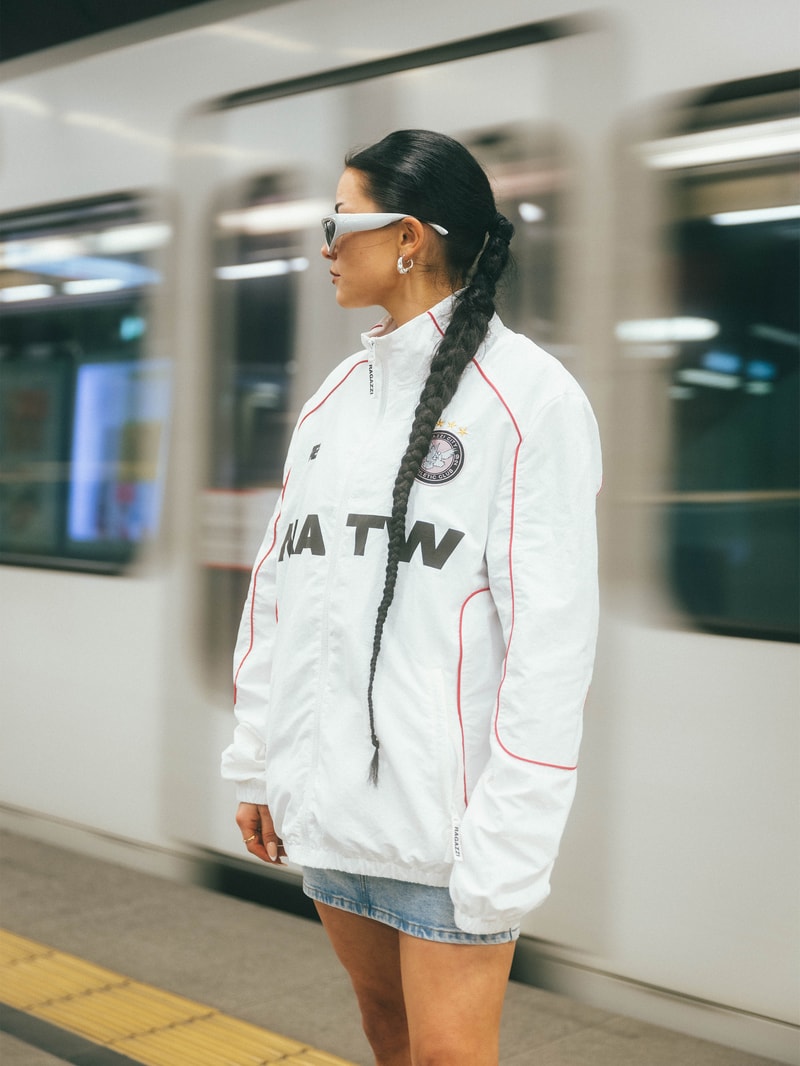 Trainingsjacke mit Statement-Print - MATW x REVIEW Drop 10 in weiß
