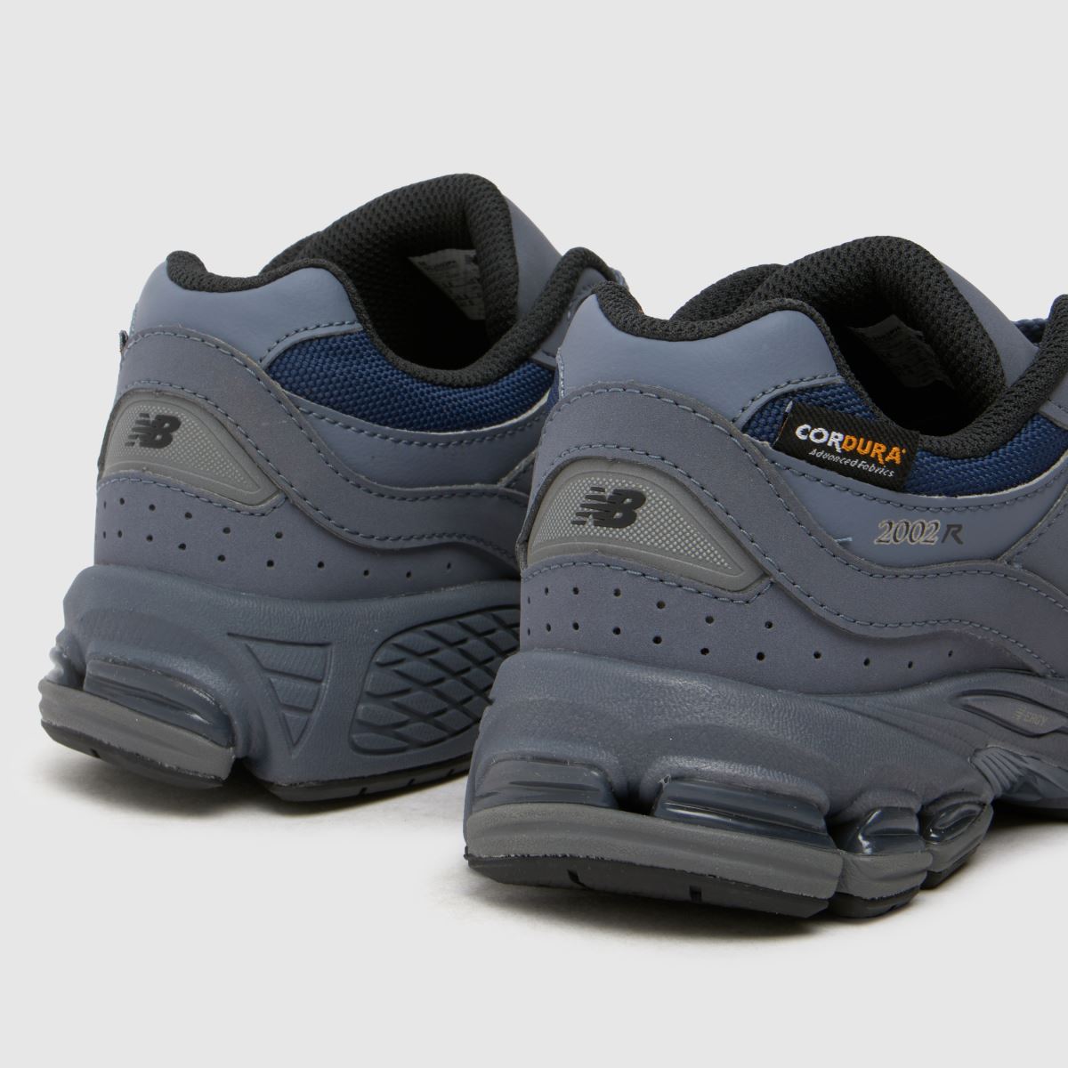 New Balance sötétszürke 2002-es ifjúsági cipő