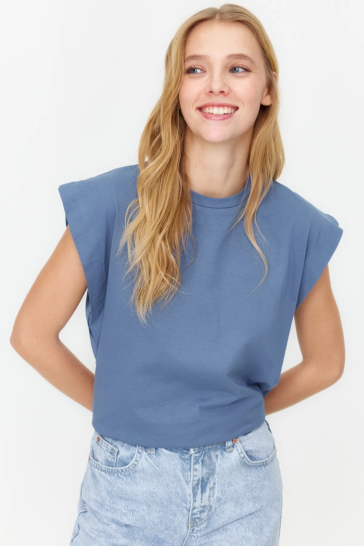 Trendyol Collection  Indigo*001 Basic-Strick-T-Shirt mit Rundhalsausschnitt aus 100 % Baumwollwatte TWOSS20TS0021
