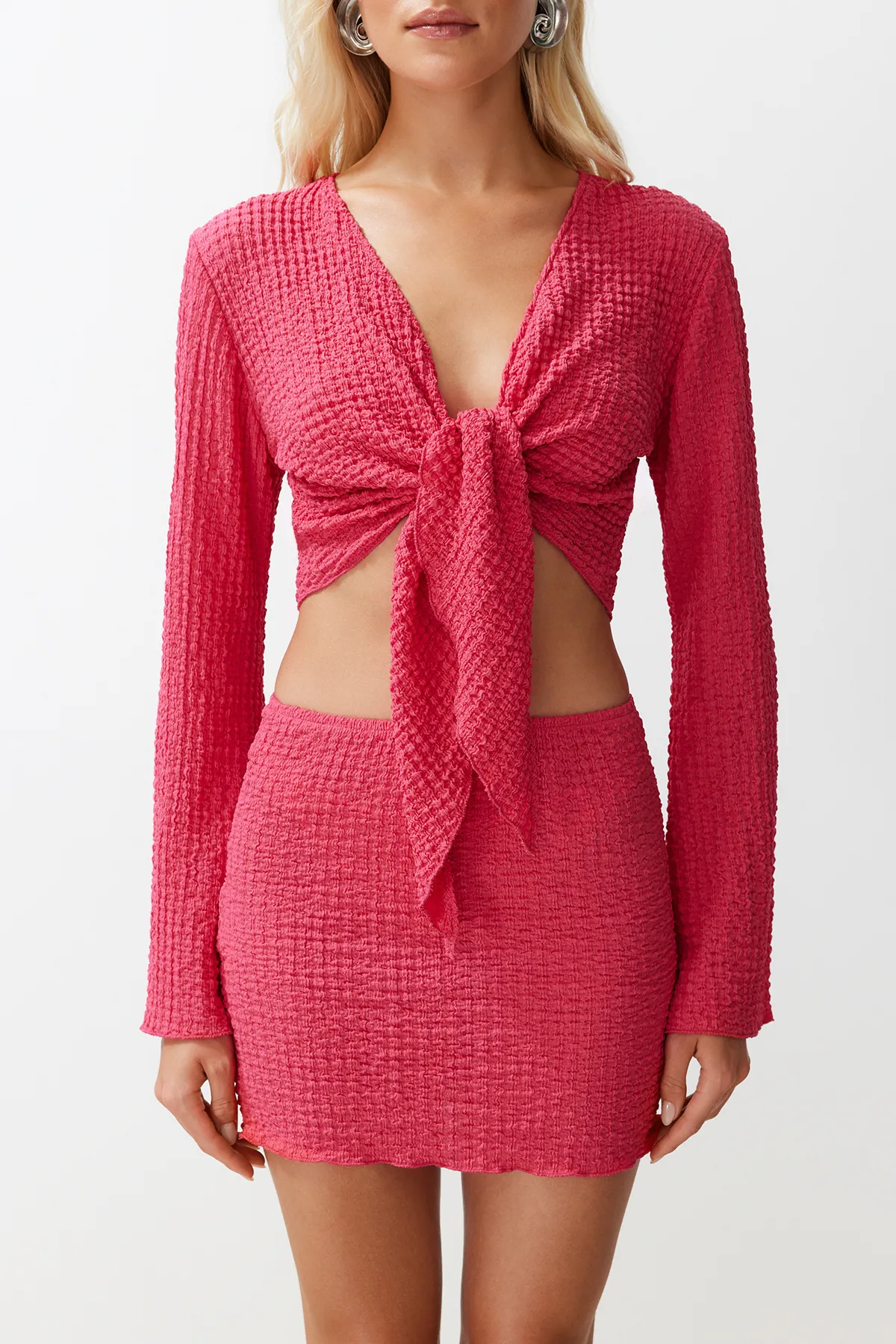 Trendyol Collection  Set aus gewebter, gebundener Bluse und Rock in Fuchsia TBESS24AU00035