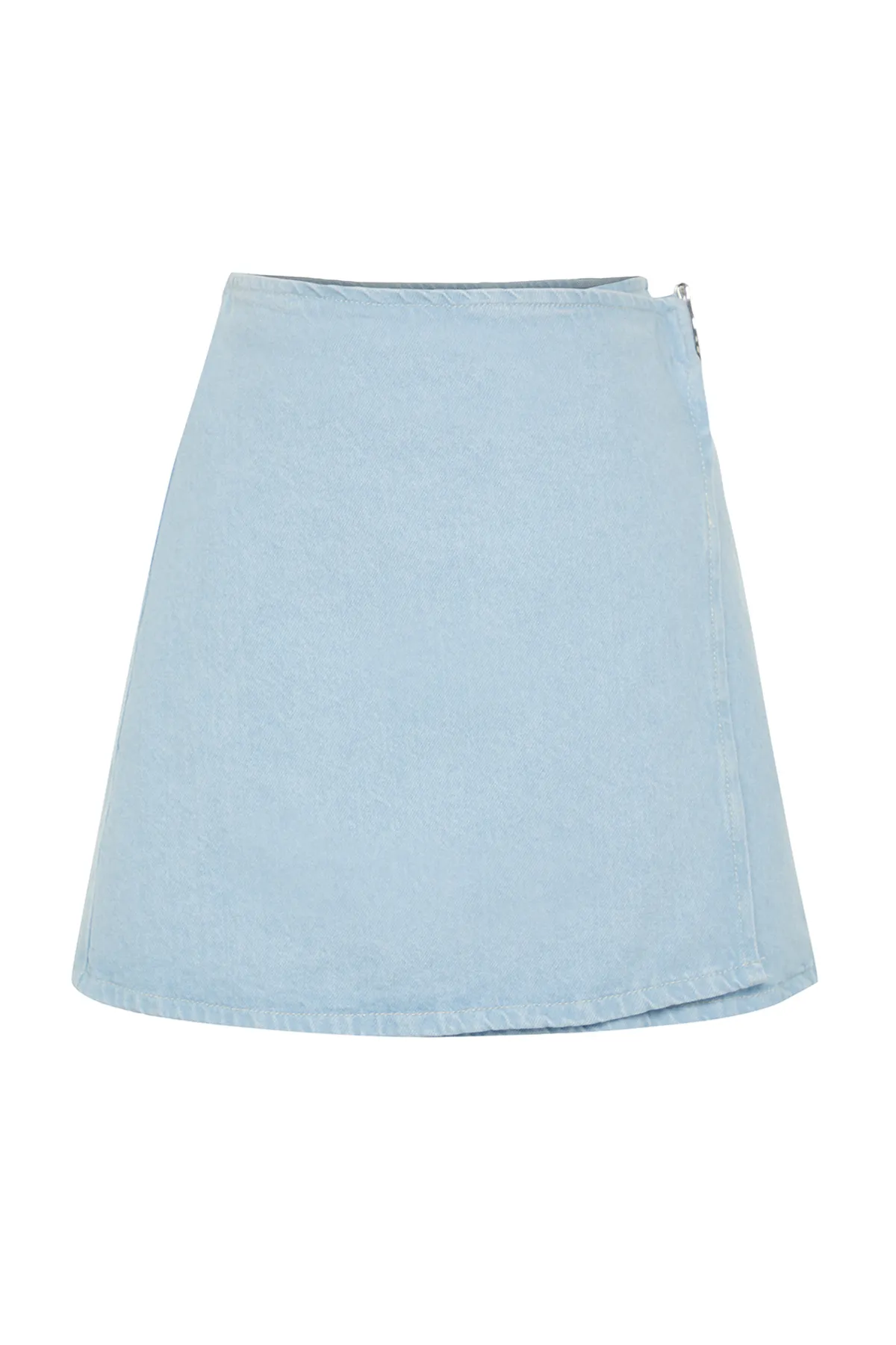 Trendyol Collection  Hellblauer Mini-Jeansrock in Wickeloptik mit hoher Taille und detaillierter Schnalle TWOSS24ET00061