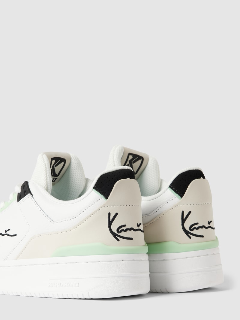 Sneaker aus Leder mit Label-Details in weiss