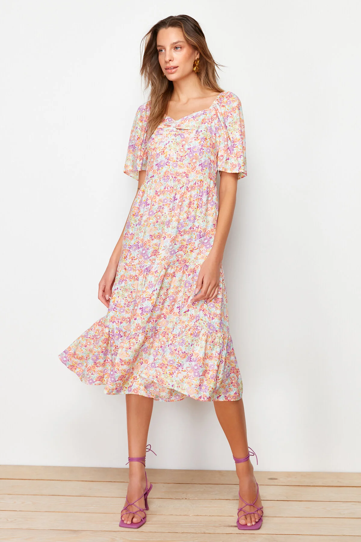 Trendyol Collection  Mintfarbenes A-Linien-Midikleid mit gewebten Ballonärmeln und Blumendruck TWOSS20EL2323
