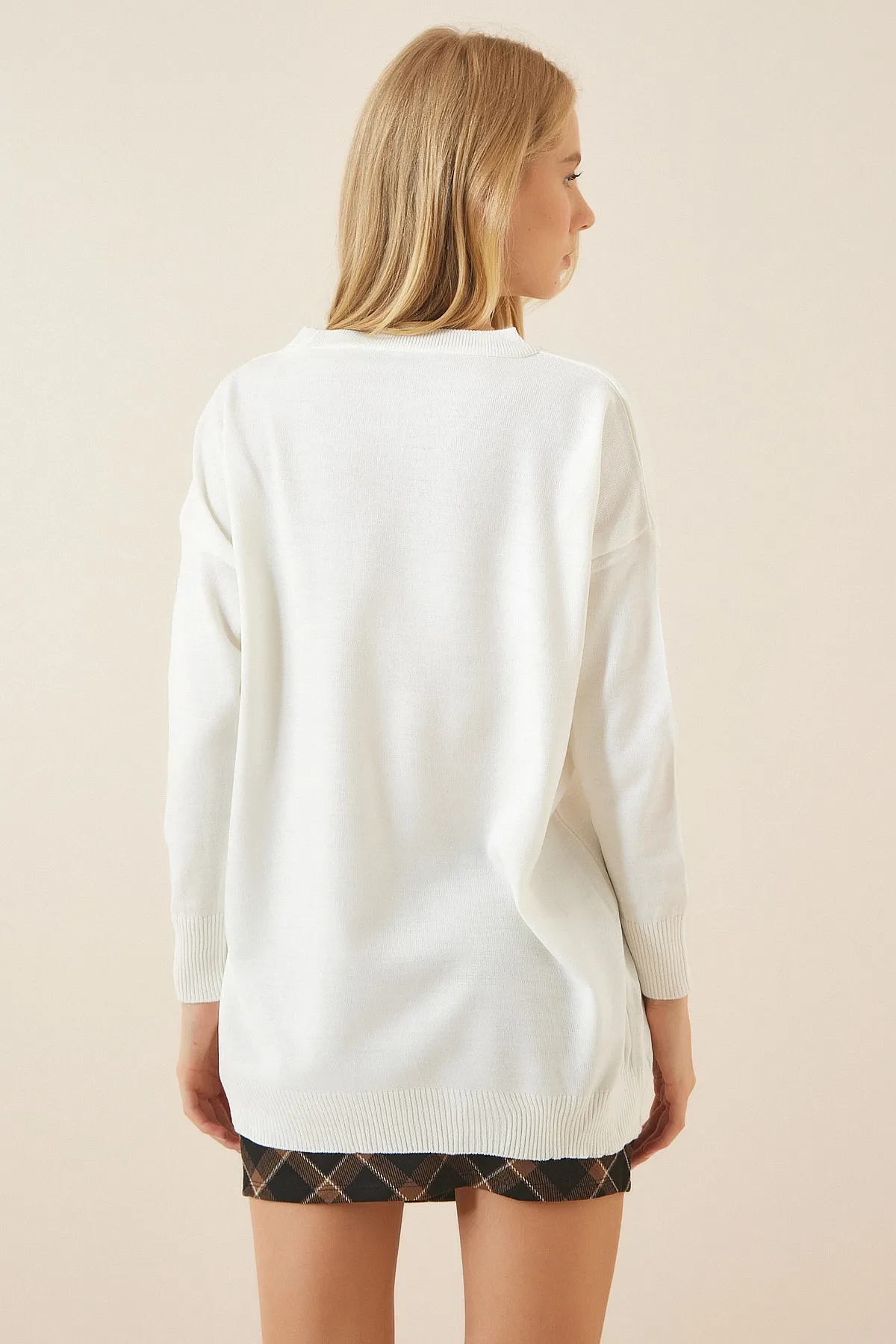 Happiness İstanbul  Weißer Oversize-Strickpullover der Saison für Damen PN00053