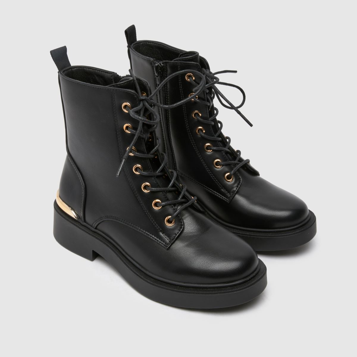 Schuh – Svarta Cassidy-stövlar med bred passform och snörning