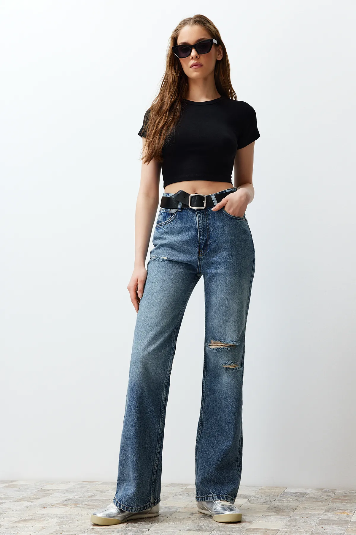Trendyol Collection  Blaue, nachhaltigere, zerrissene Jeans mit hoher Taille und weitem Bein TWOSS24JE00198
