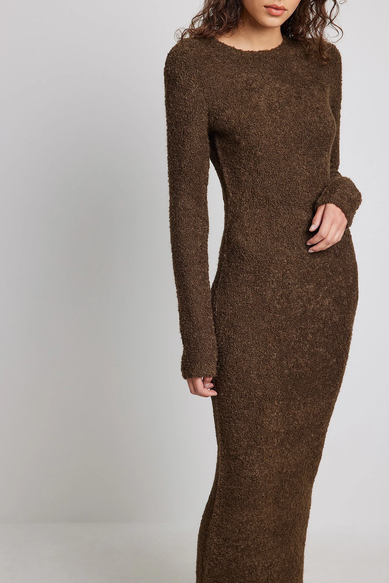 Wollmischung gestricktes Maxikleid mit offenem Rücken