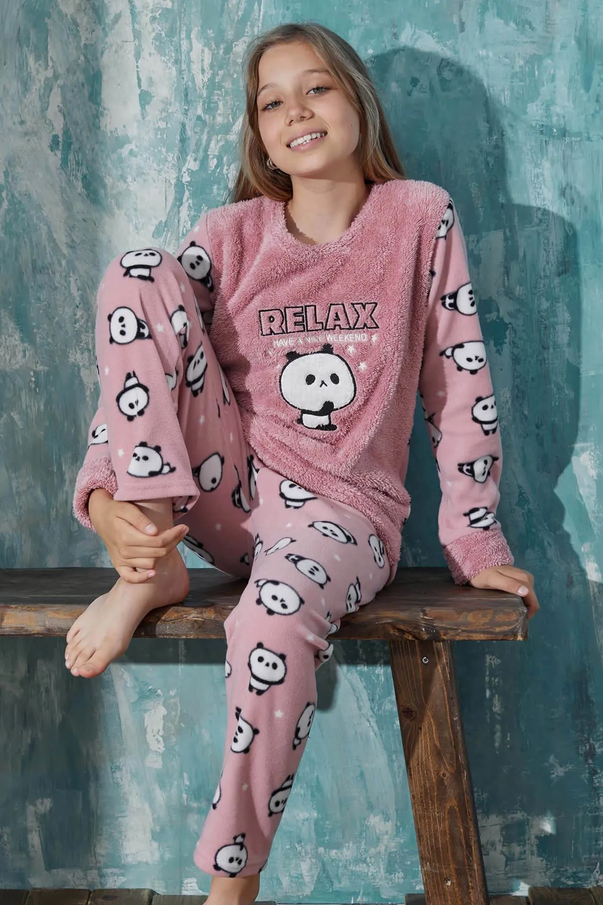Pijamaevi  Powder Relax Panda-gemustertes Plüsch-Pyjama-Set für Mädchen