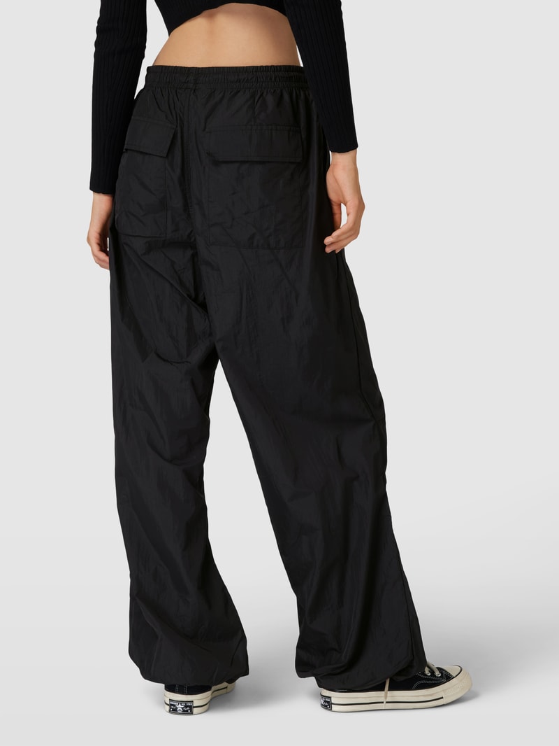 Stoffhose mit elastischem Bund Modell 'JOAN' in schwarz