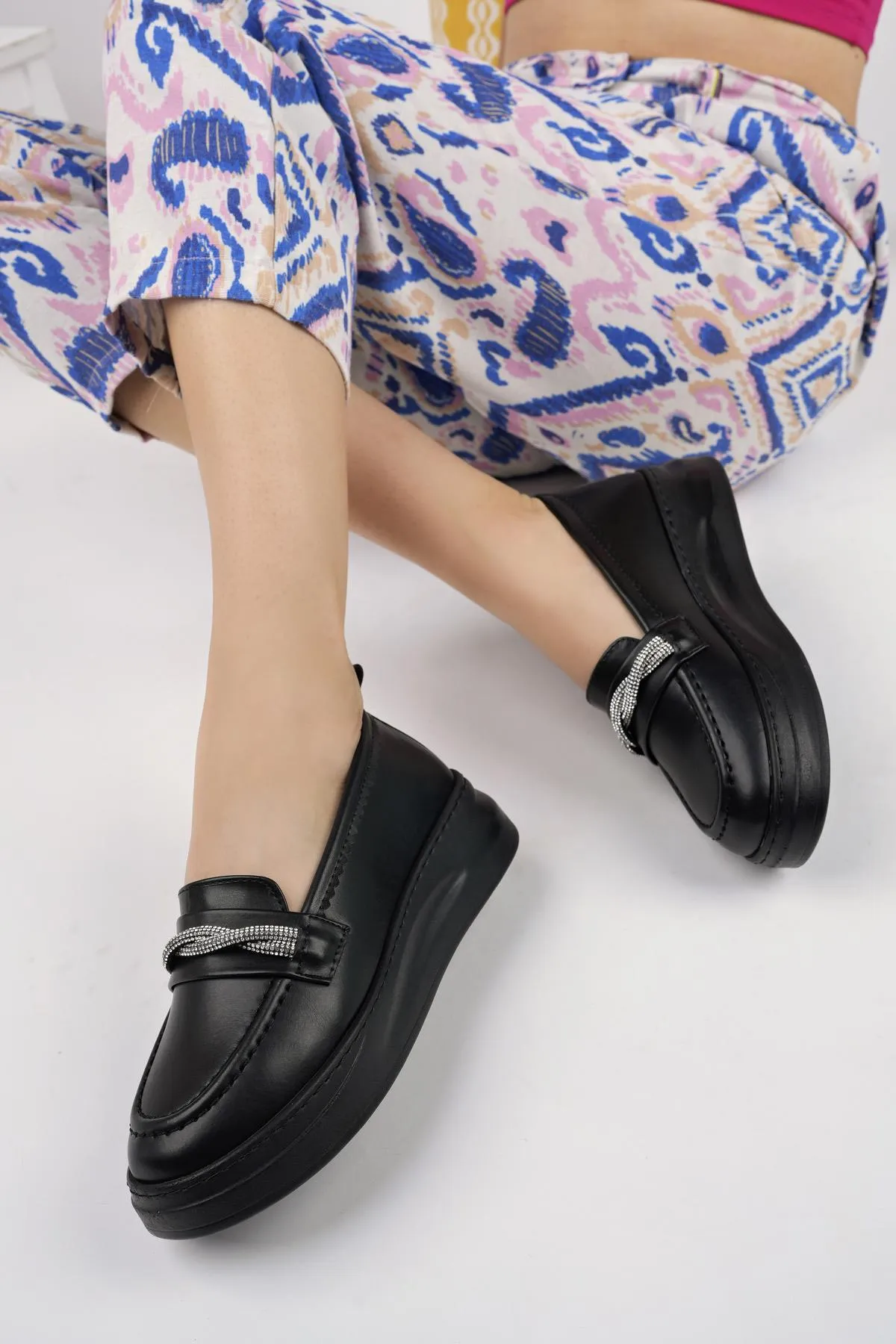 MUGGO  Lucky Guaranteed Damen-Loafer, ovale Zehenpartie, dicke Sohle, Stein, täglicher Mokassin