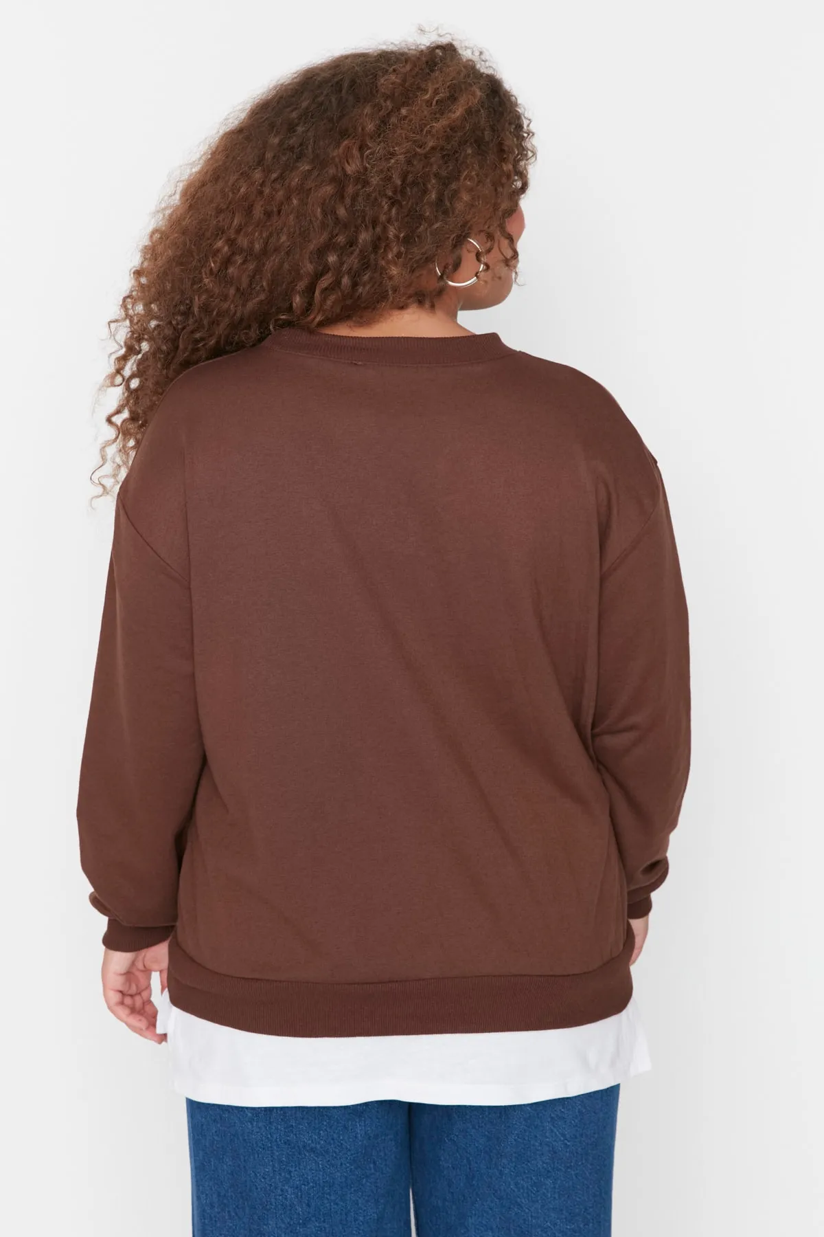 Trendyol Curve  Braunes, dünnes Strick-Sweatshirt im T-Shirt-Look mit tiefem Rückenausschnitt TBBAW23AO00024