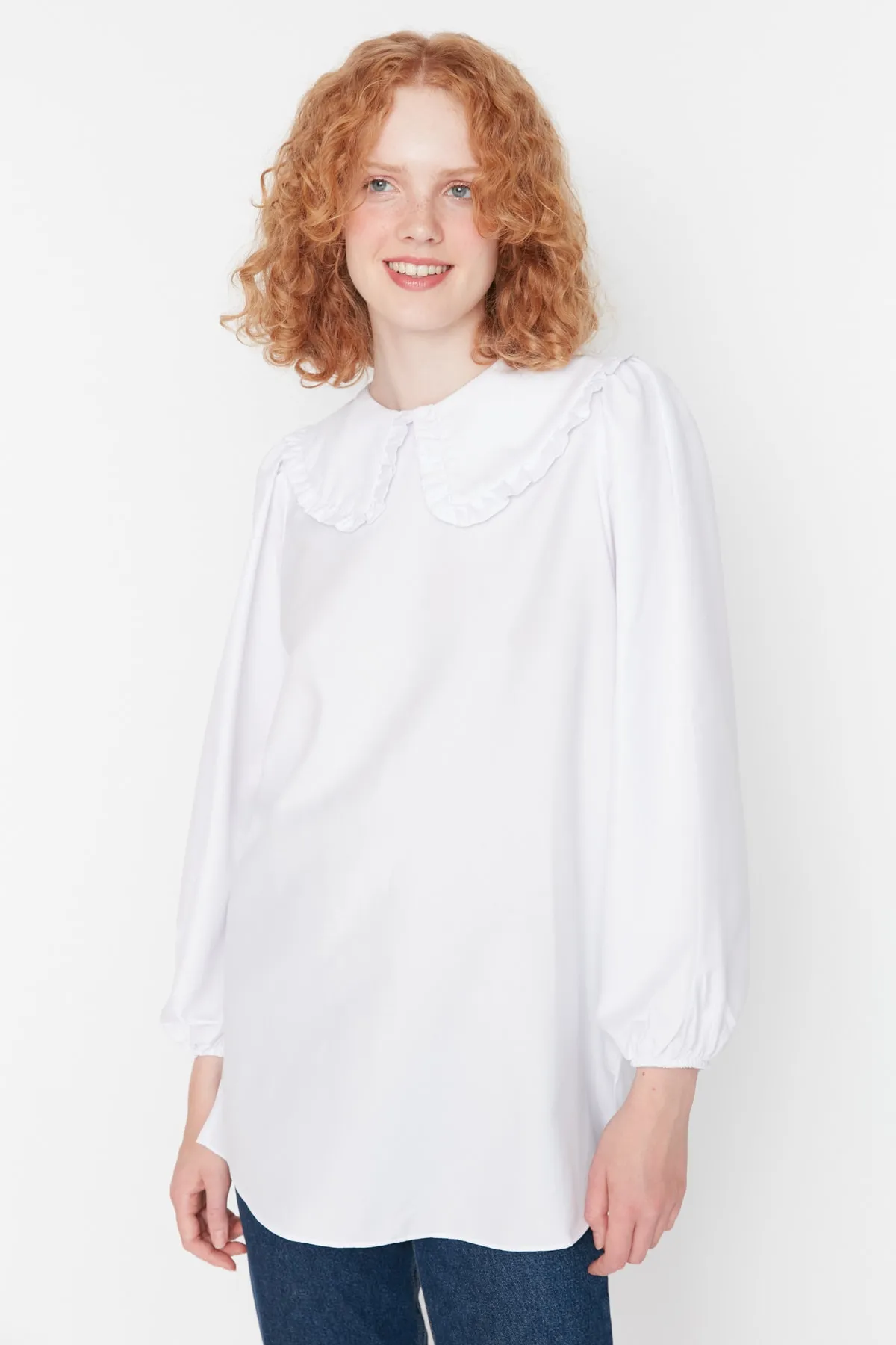 Trendyol Modest  Weiße gewebte Tunika mit Babykragen TCTSS21TN0089