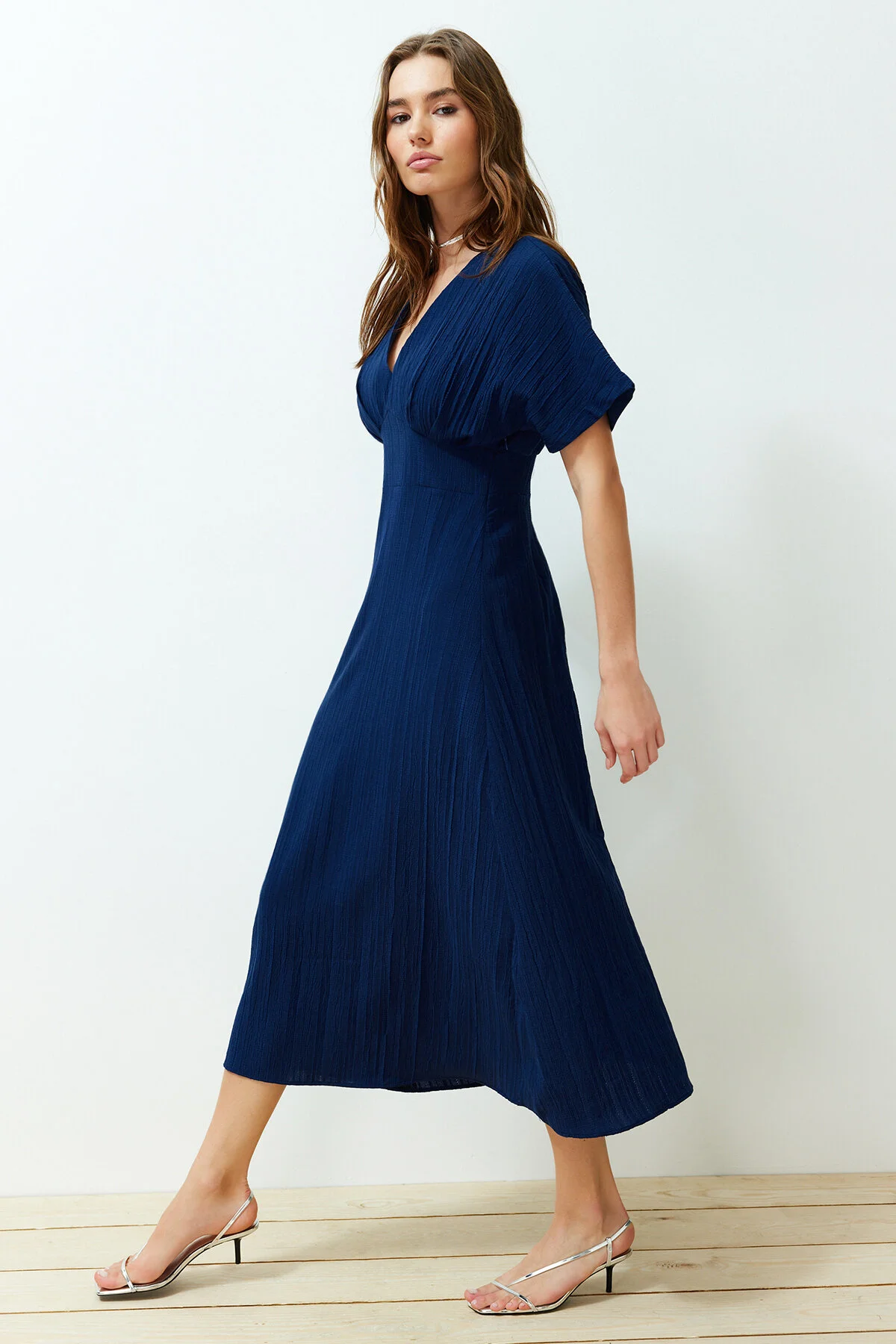 Trendyol Collection  Marineblaues gewebtes Maxikleid TWOSS24EL00620