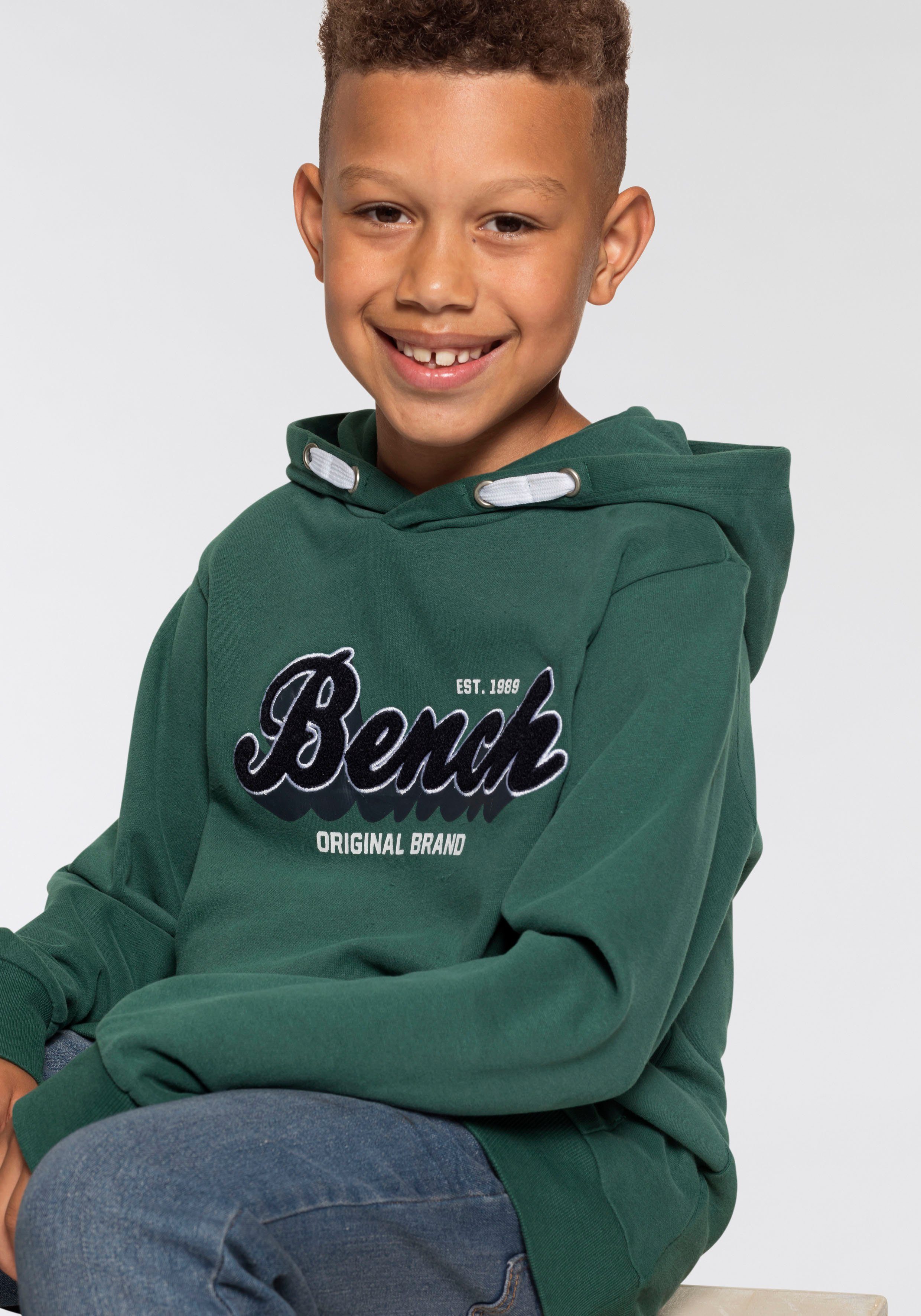 Bench. Kapuzensweatshirt FROTTEE Bench. Applikation