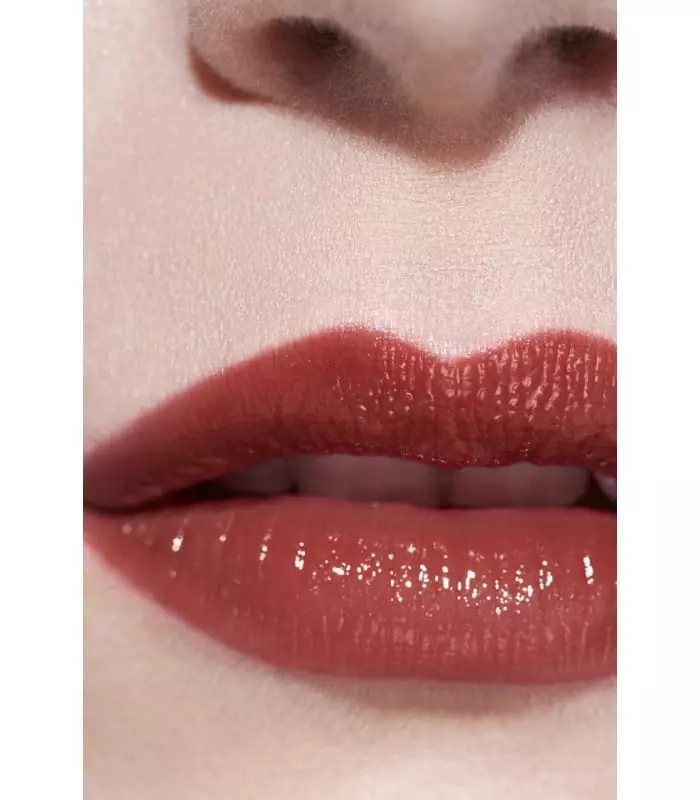 ROUGE COCO FLASH La Couleur, la Brillance, l'Intensité en un Éclair