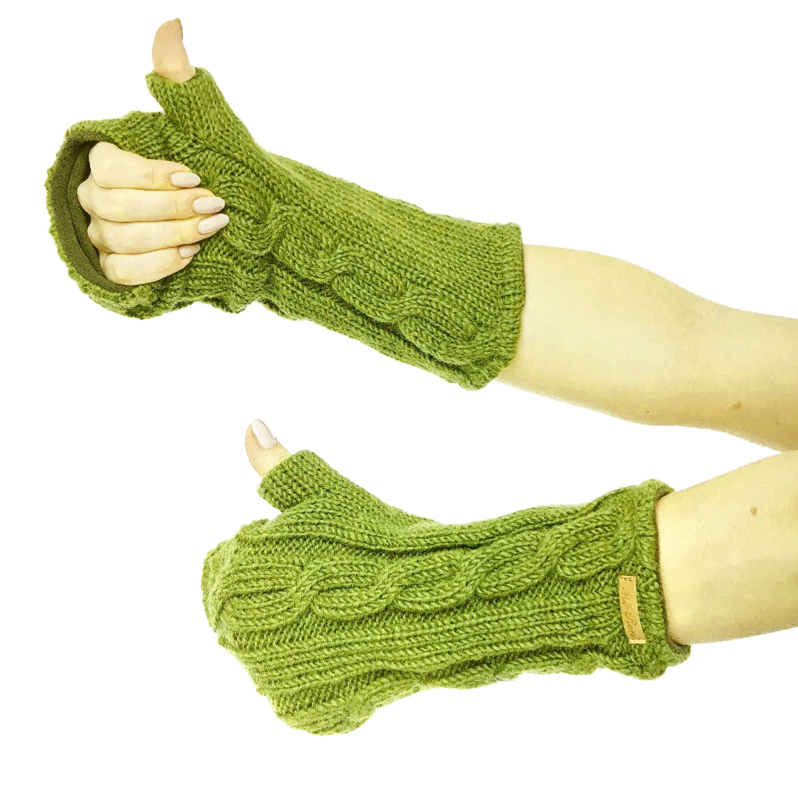 McRon Armstulpen Pulswärmer Modell Emily im Zopfmuster gestrickt, mit hohem Schurwoll-Anteil