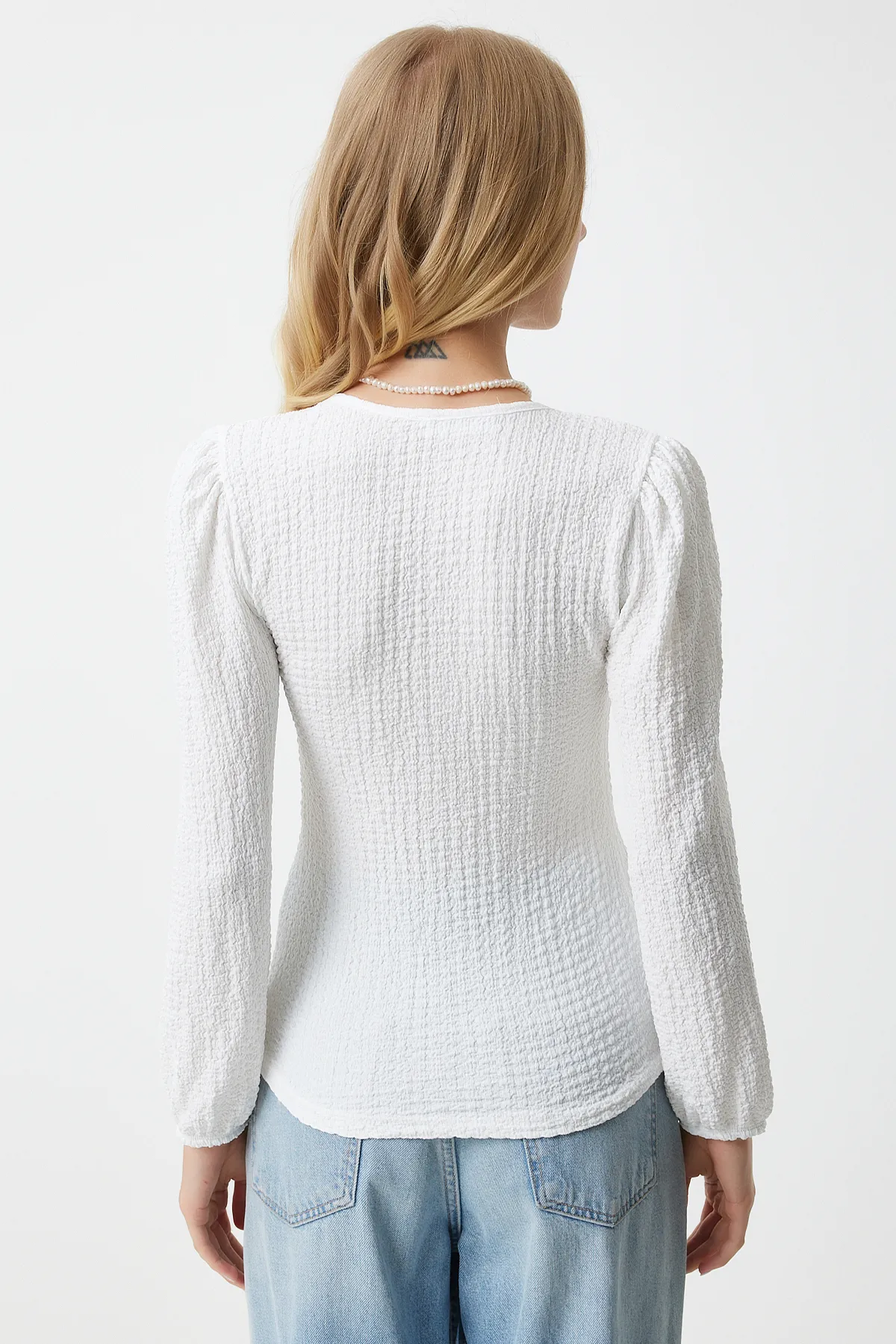 Happiness İstanbul  Weiße strukturierte Strickbluse mit quadratischem Kragen für Damen DD01111