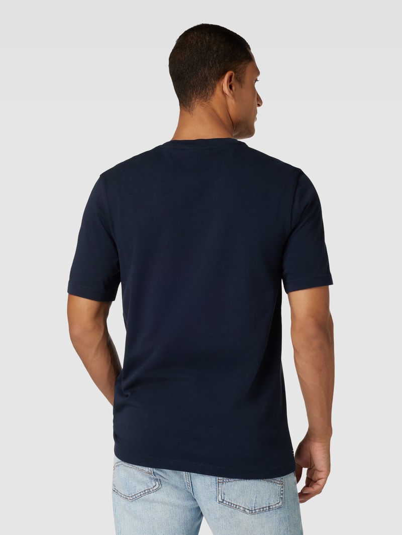 T-Shirt mit Brusttasche in marineblau