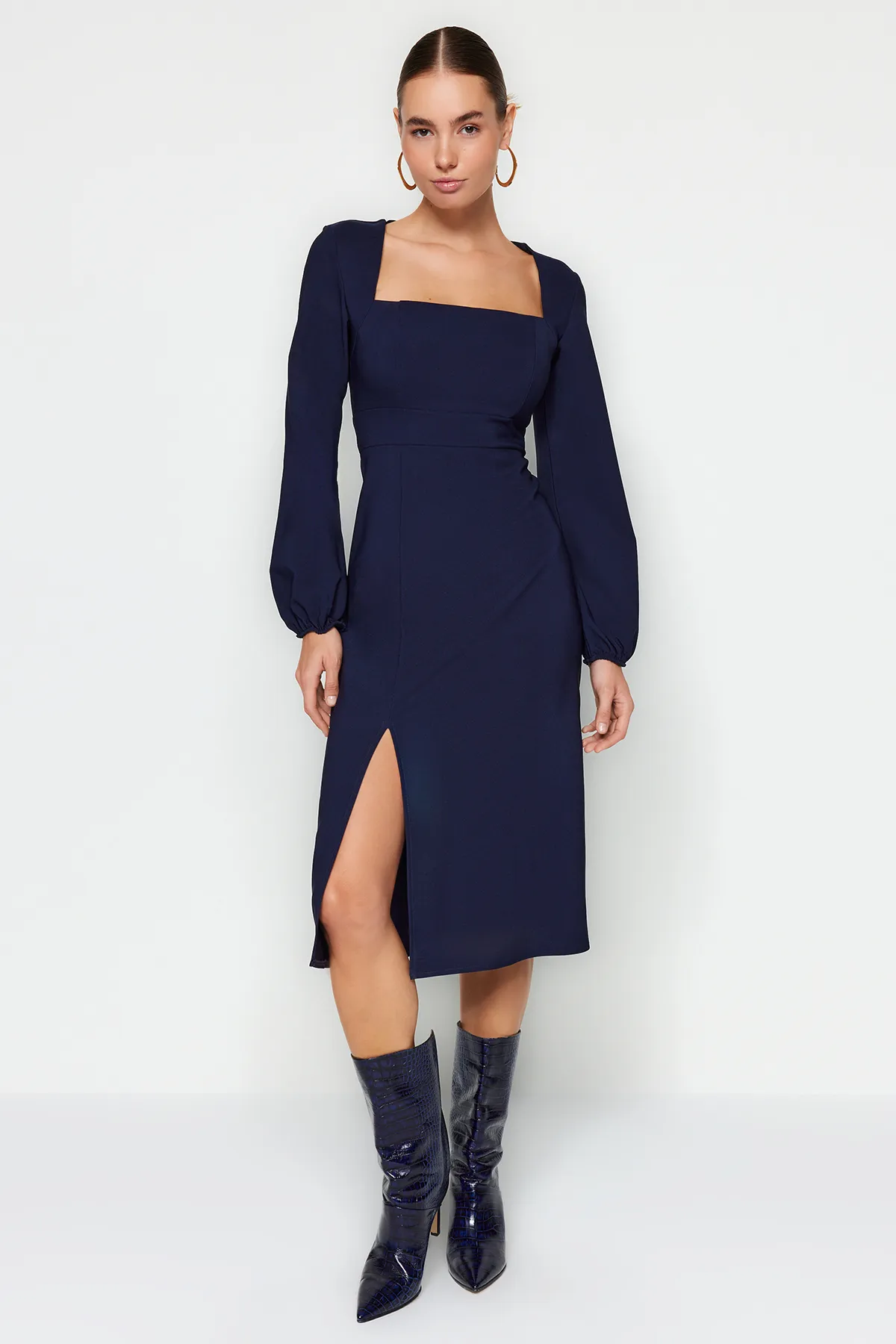 Trendyol Collection  Marineblaues, geschlitztes, gewebtes Kleid mit quadratischem Kragen TWOAW24EL00457