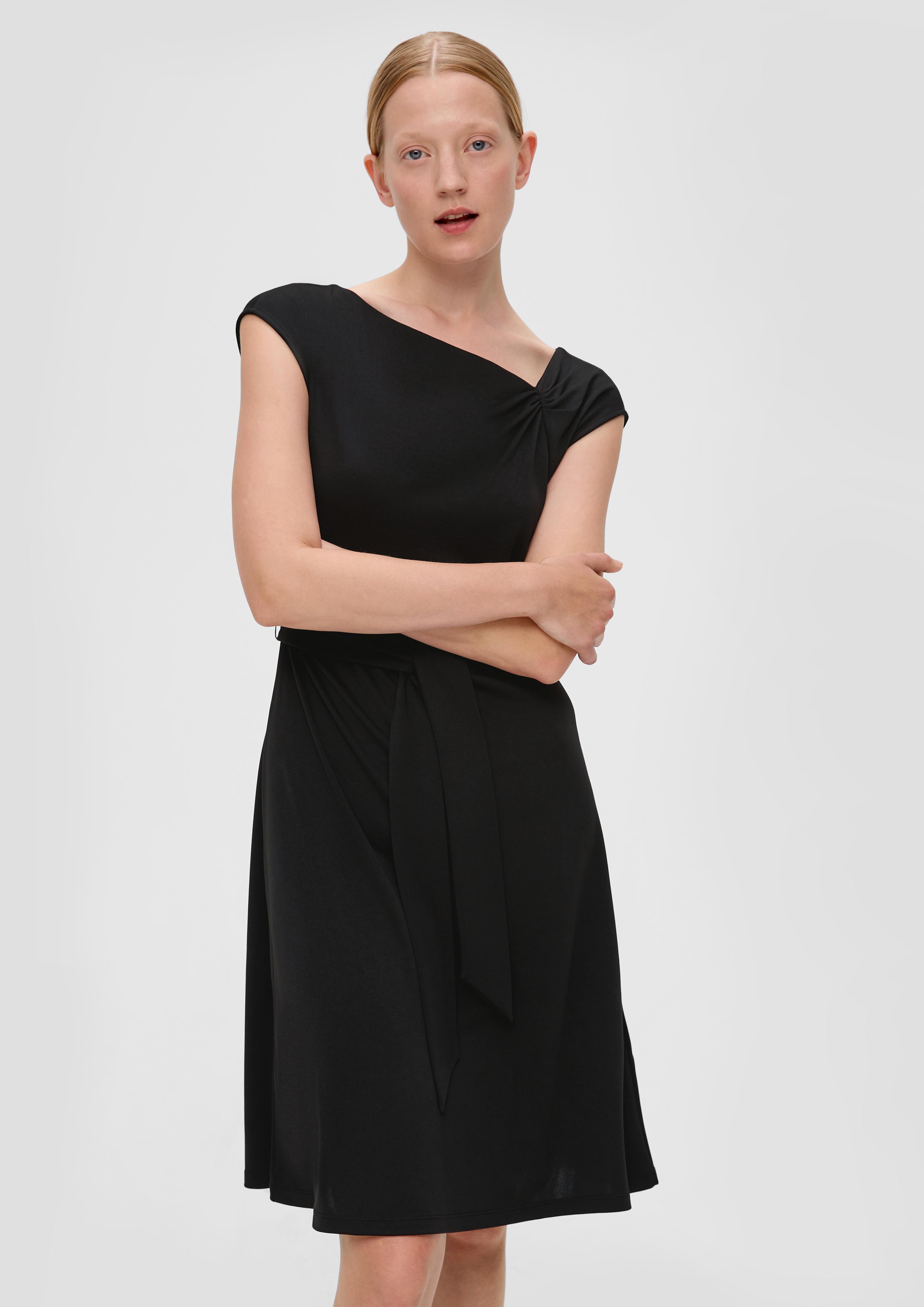 Kurzes Kleid mit Knoten-Detail  2137639-9999