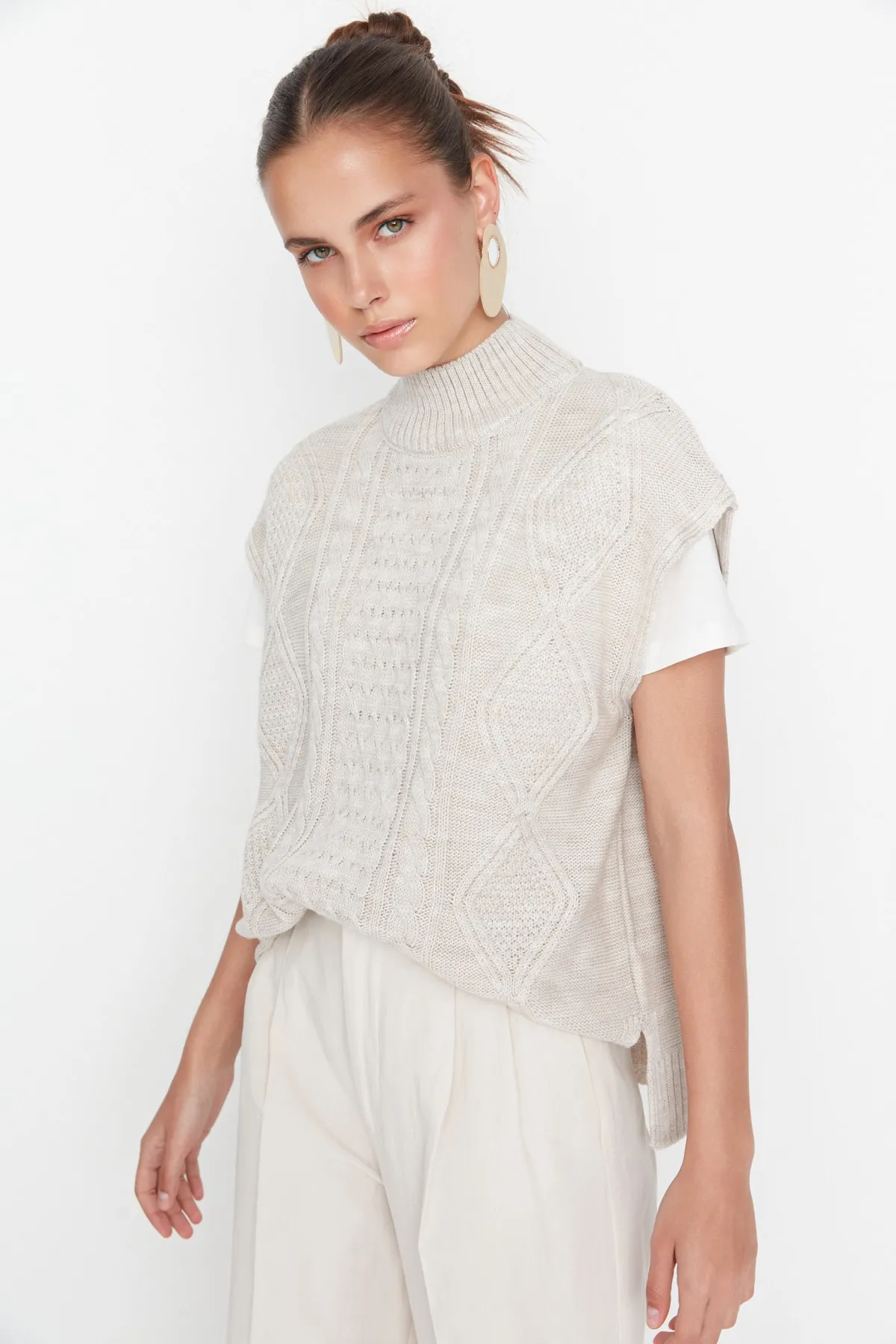 Trendyol Collection  Rollkragenpullover mit Steinstrickdetails TWOAW23SV00100