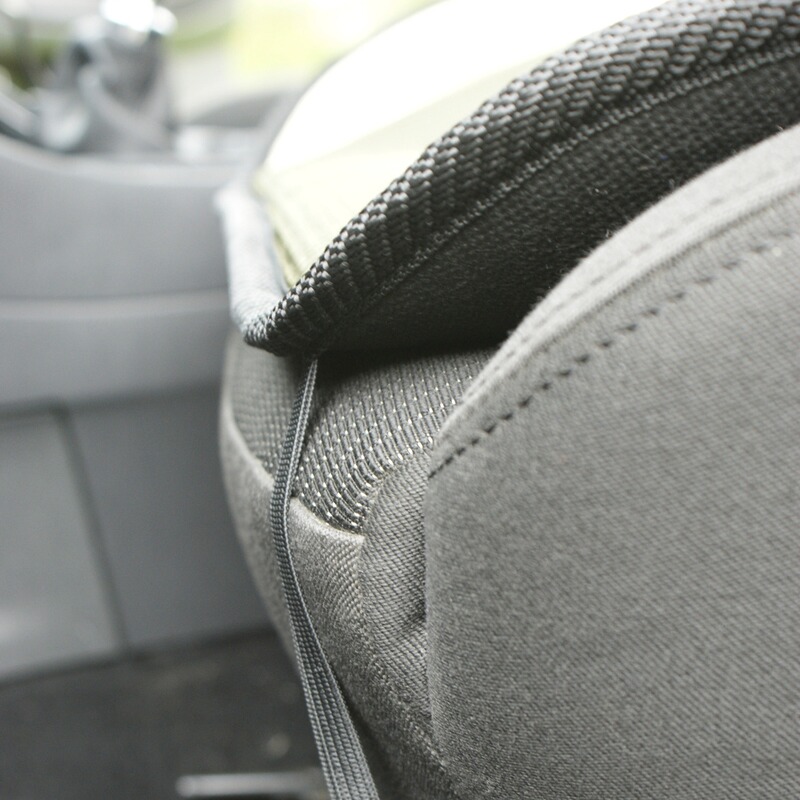 Sitzschoner mit Saumotiv