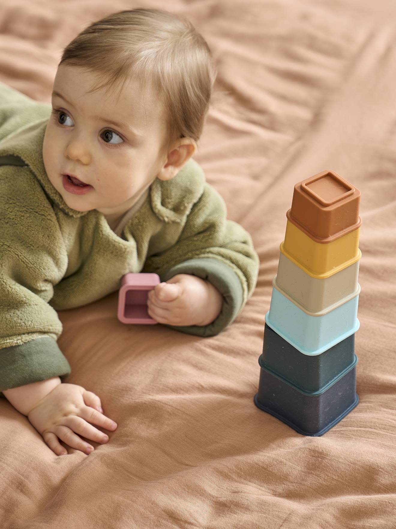 Tour de cubes en silicone multicolor