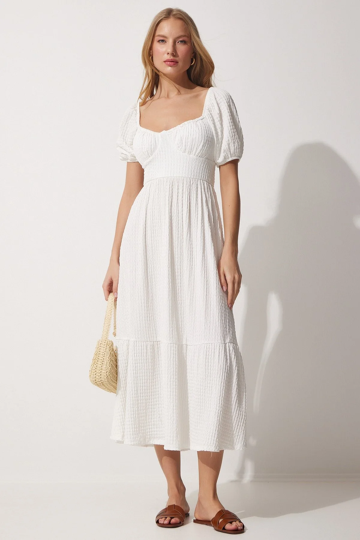 Happiness İstanbul  Strukturiertes Sommer-Strickkleid mit herzförmigem Ausschnitt