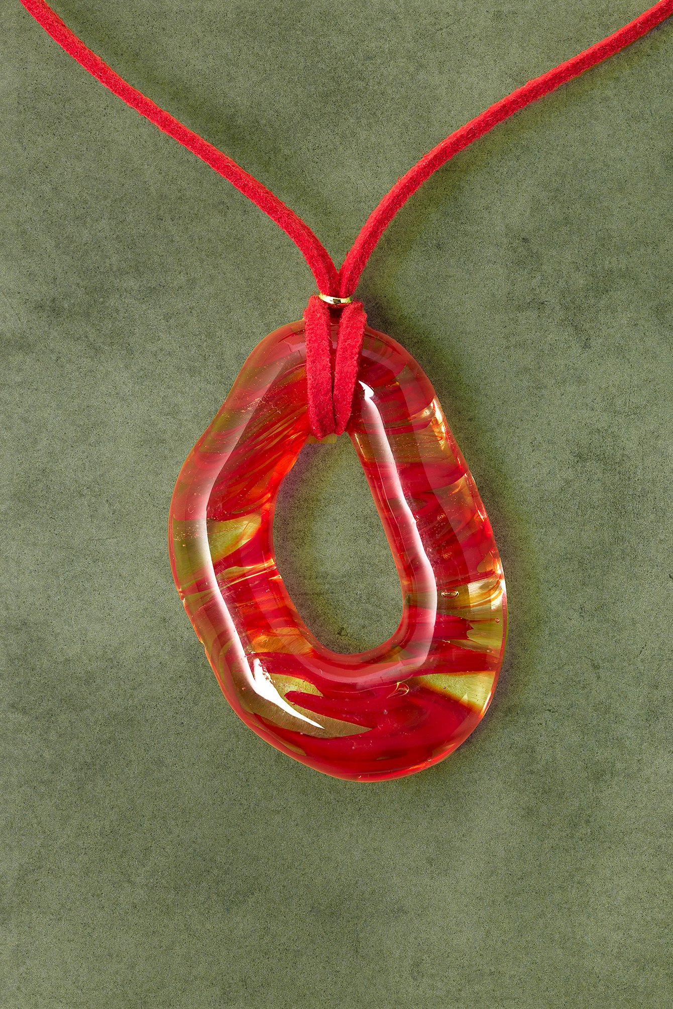 Halskette mit Glas-Kreis