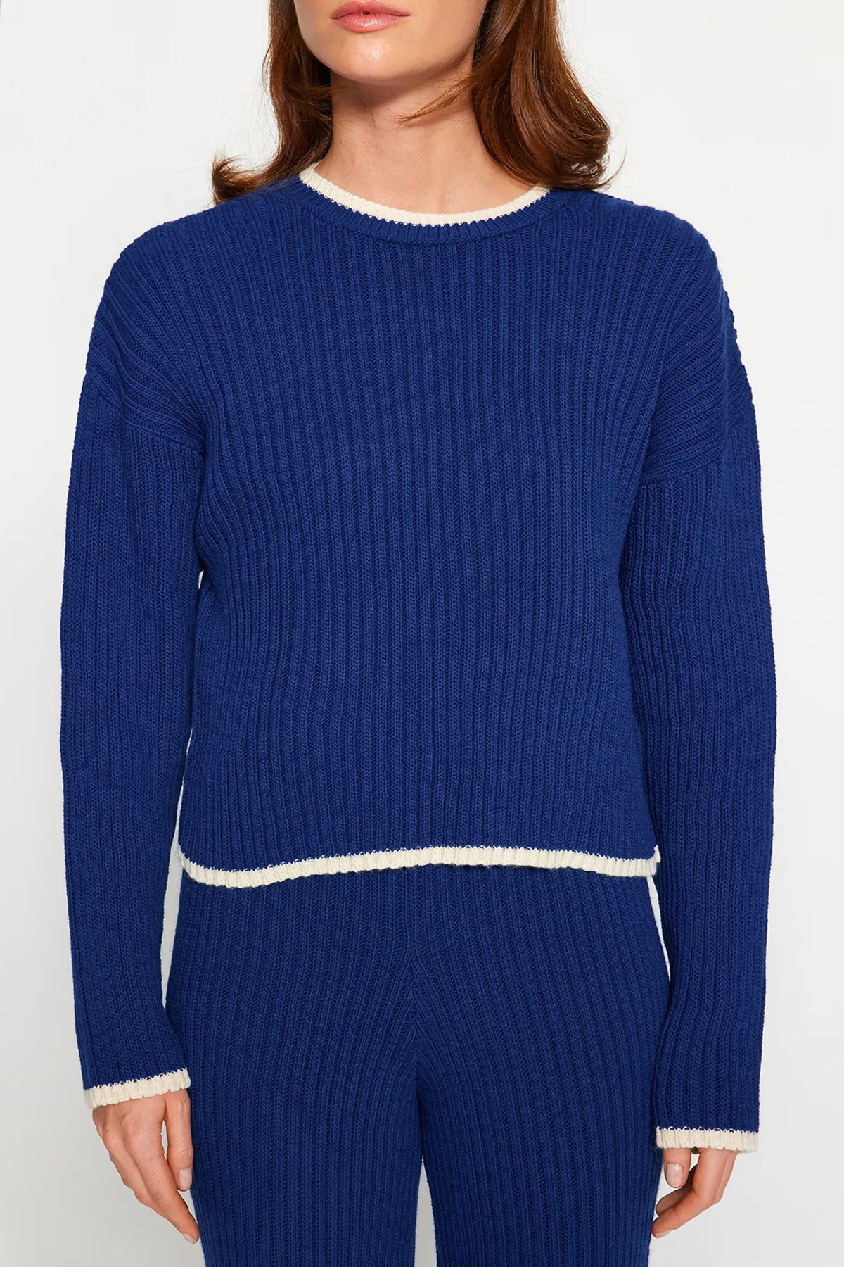 Trendyol Collection  Marineblaues Strickoberteil und -unterteil-Set mit Farbblockdesign TWOAW24AU00021
