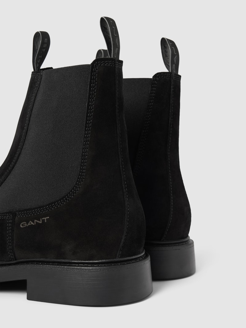 Chelsea Boots mit elastischen Einsätzen Modell 'Millbro' in schwarz