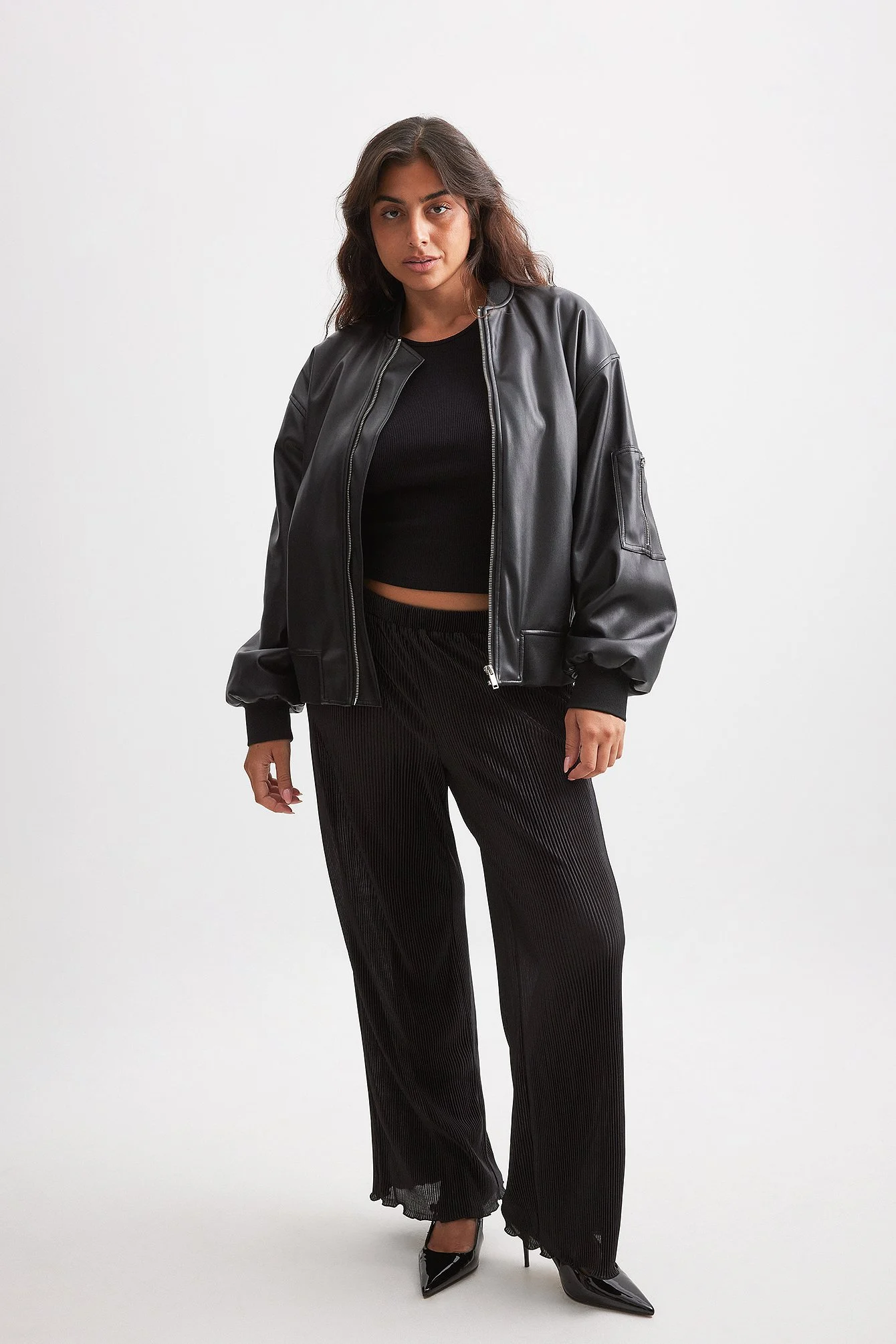 Plissierte Hose mit niedriger Taille