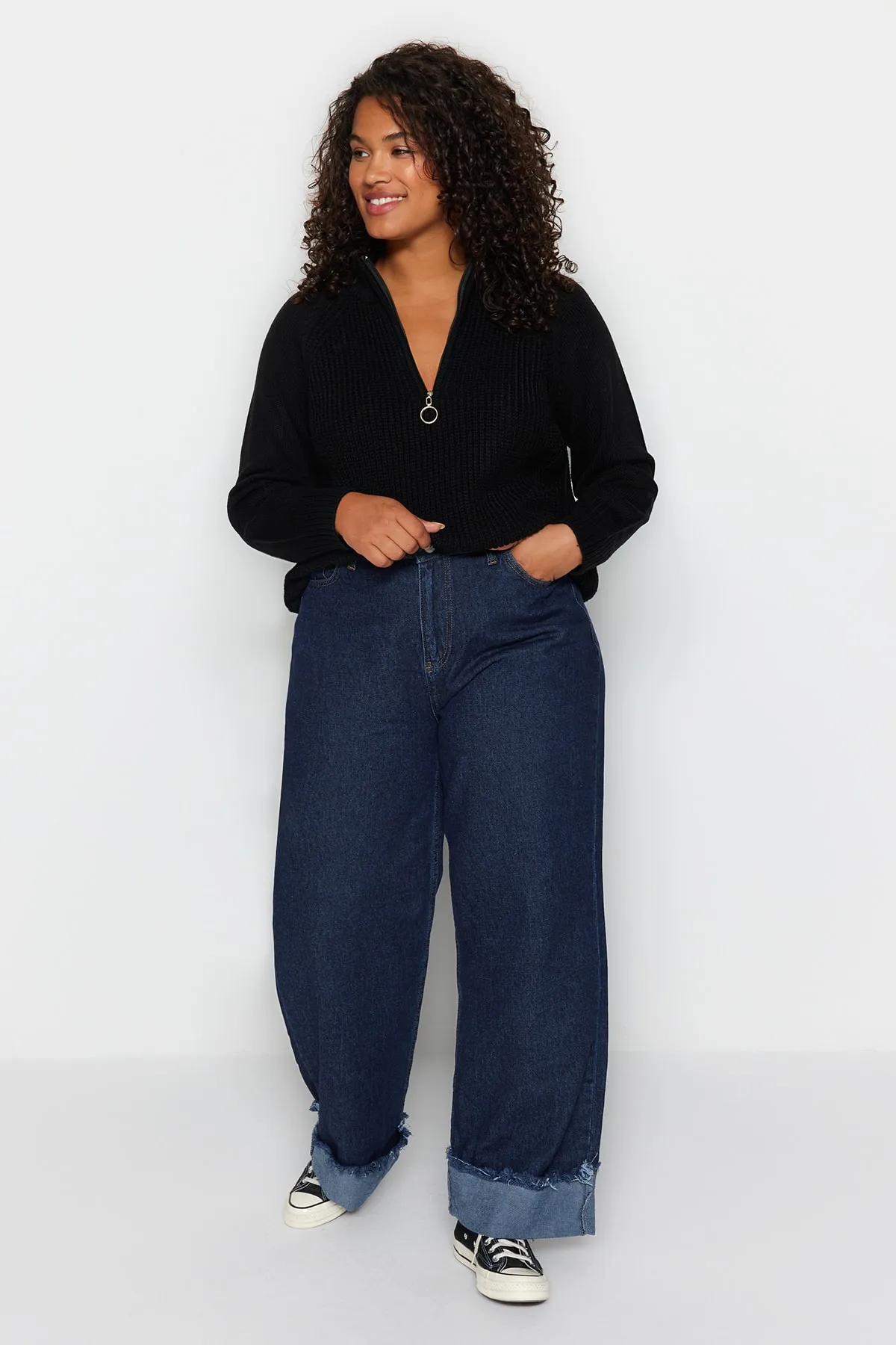 Trendyol Curve  Schwarzer Strickpullover mit Reißverschlusskragen