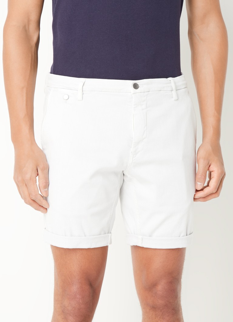 Pantaloni chino Replay Benni într-o croială clasică cu buzunare laterale.
