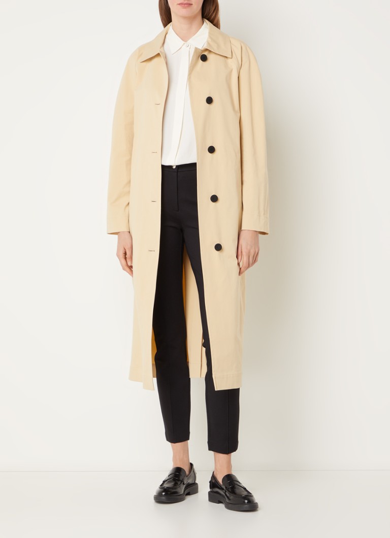 Gabardina Moleri de HUGO BOSS con bolsillos laterales y cinturón.