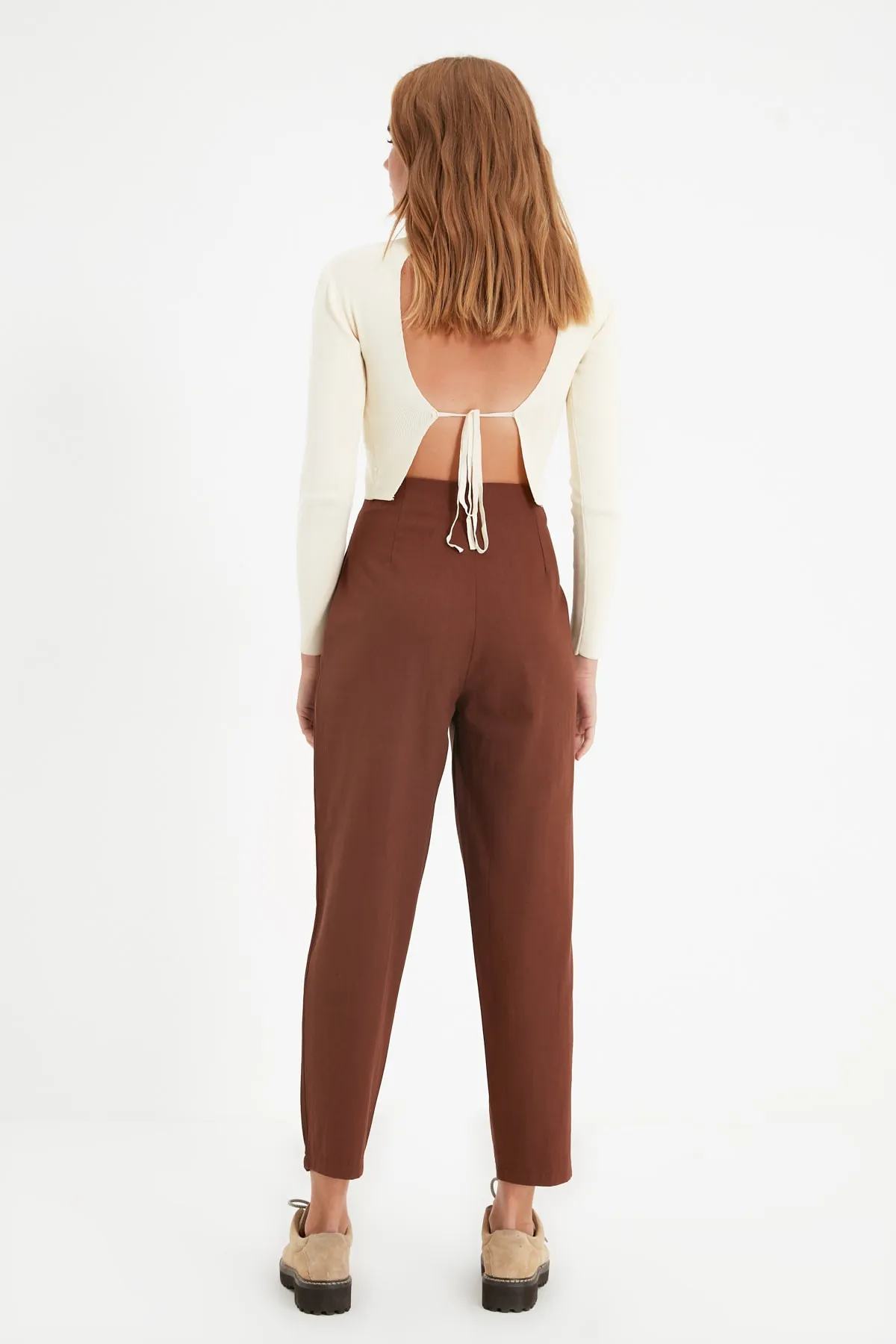 Trendyol Collection  Braune, gewebte Hose mit Karottenmuster und detaillierten Streifen aus Baumwolle TWOAW22PL0342