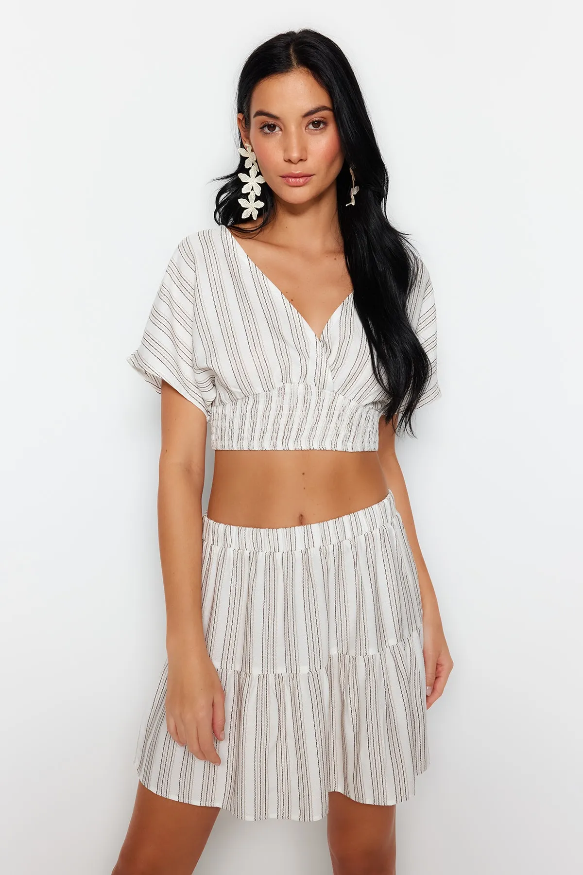 Trendyol Collection  Beiges gewebtes Blusen-Rock-Set TBESS23AU00110