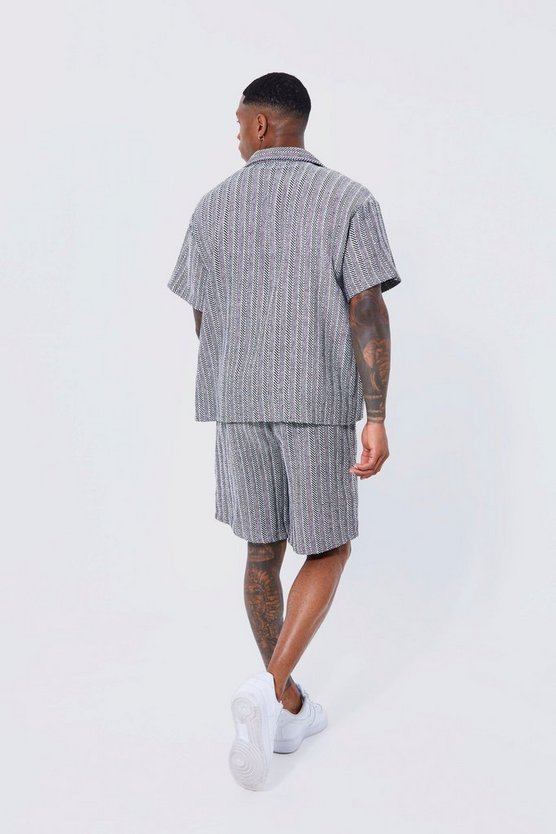 Toosii Kastiges strukturiertes Hemd und Shorts mit Zick-Zack Print