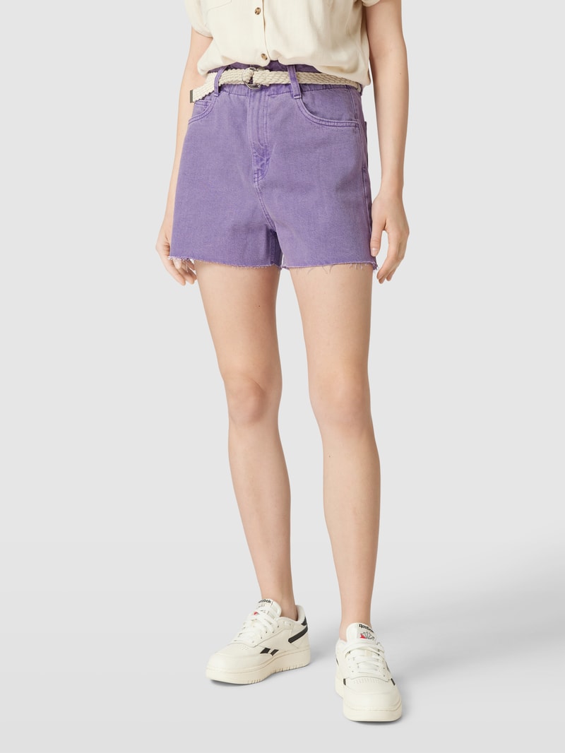 Jeansshorts aus Baumwolle mit Gürtel in flieder